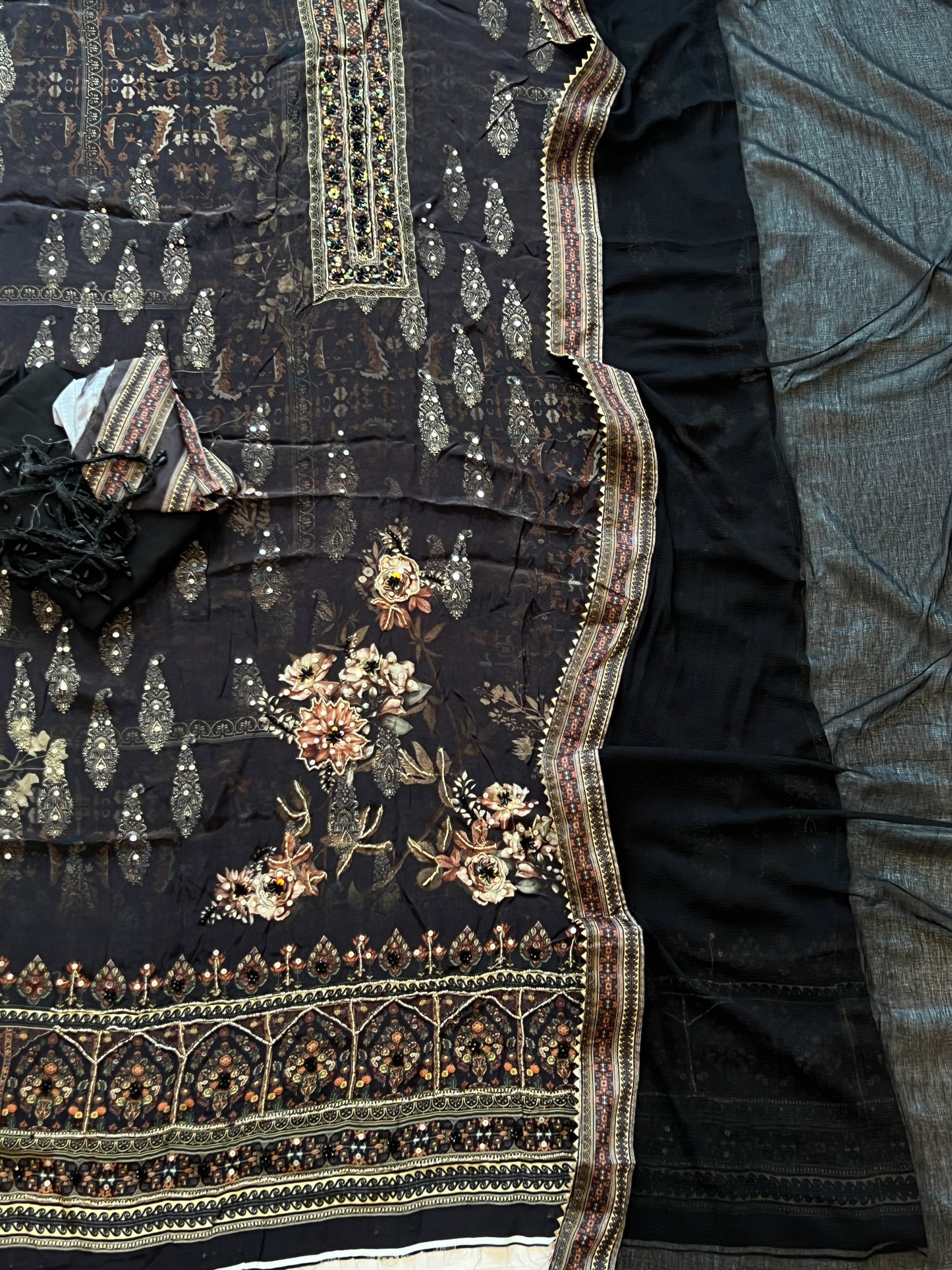 NAZAKAT CREPE EMBROIDERY SUIT 2