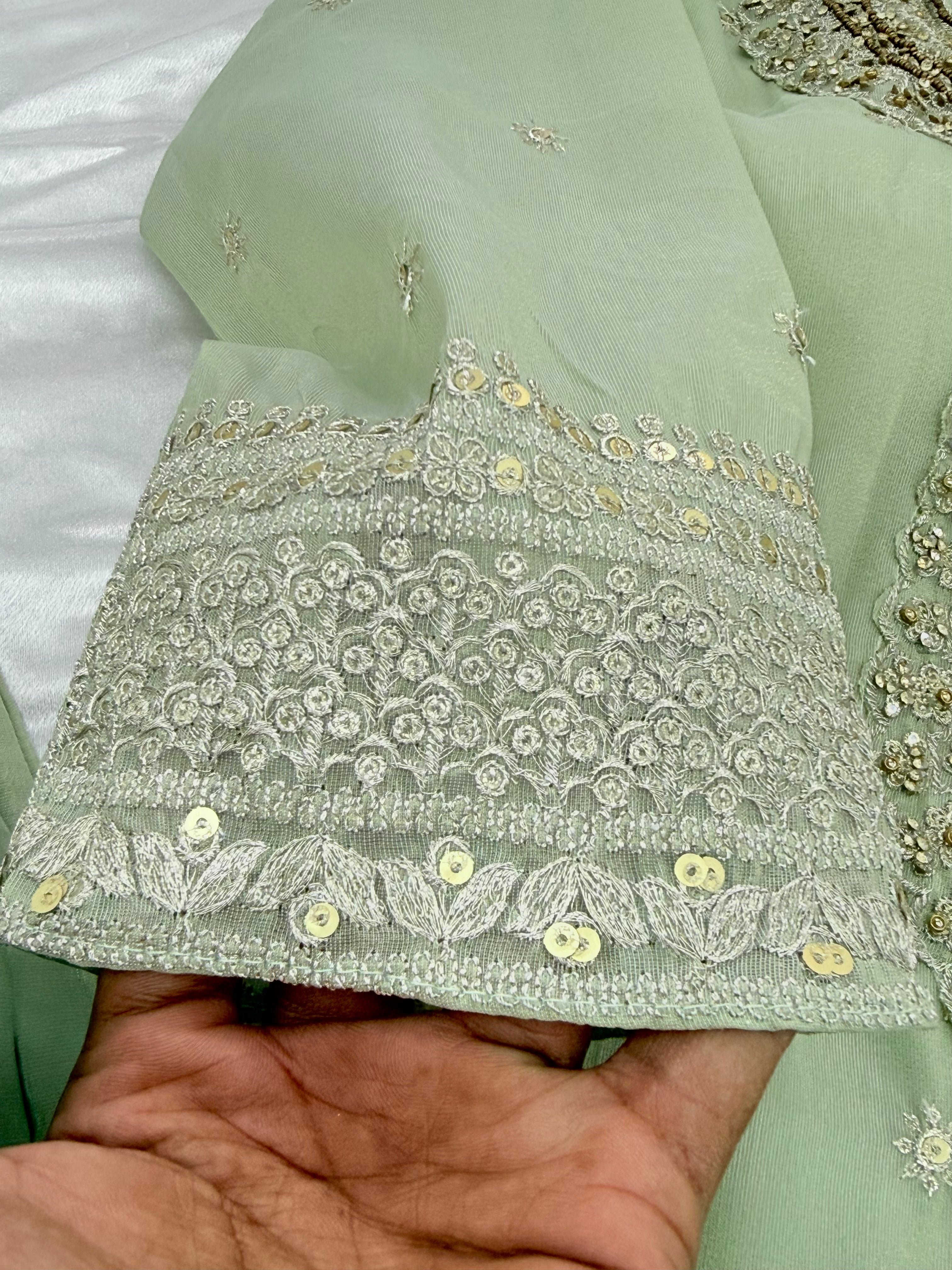 PARO CHINNON EMBROIDERY SUIT 505 Q