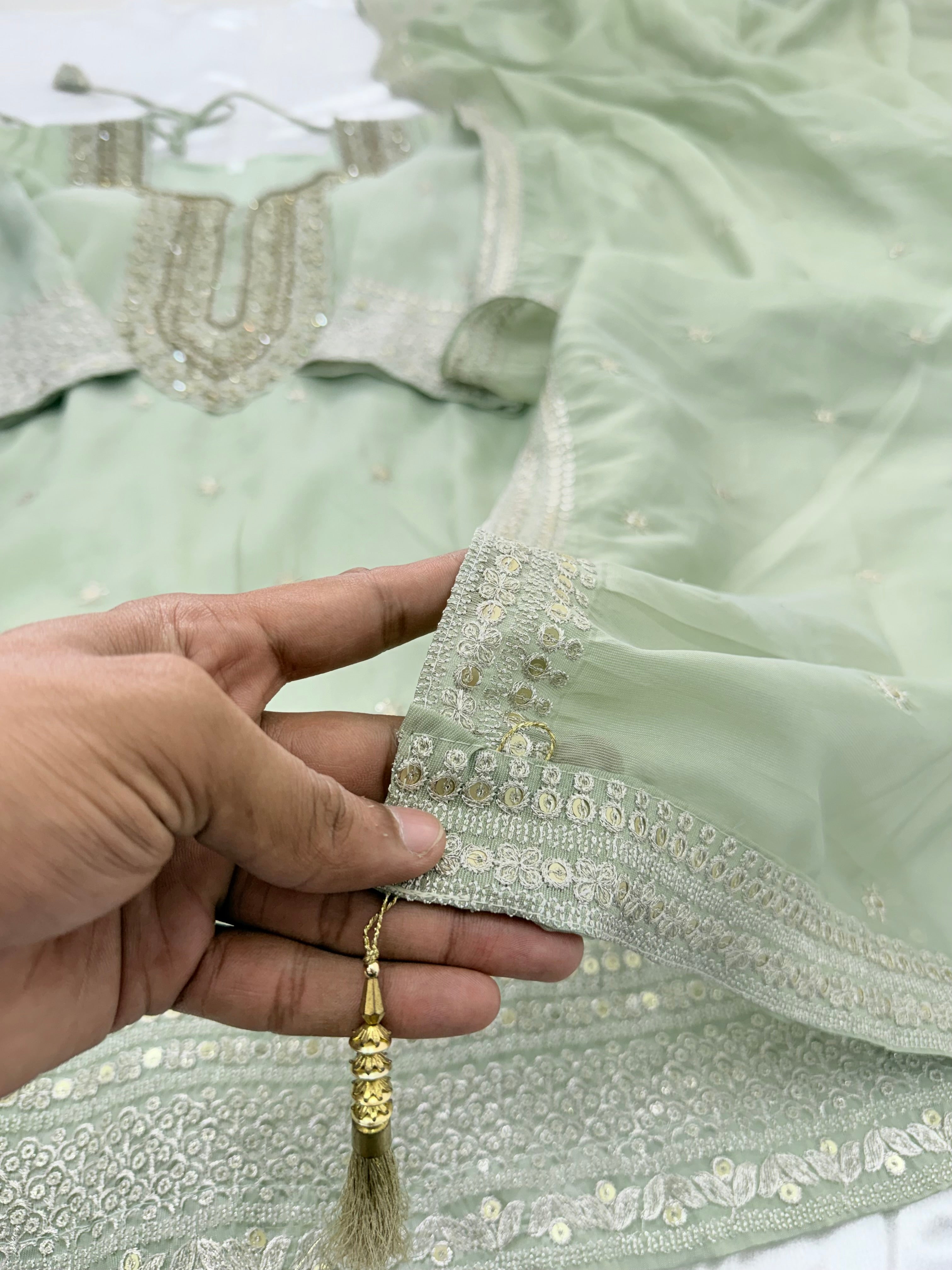 PARO CHINNON EMBROIDERY SUIT 505 Q