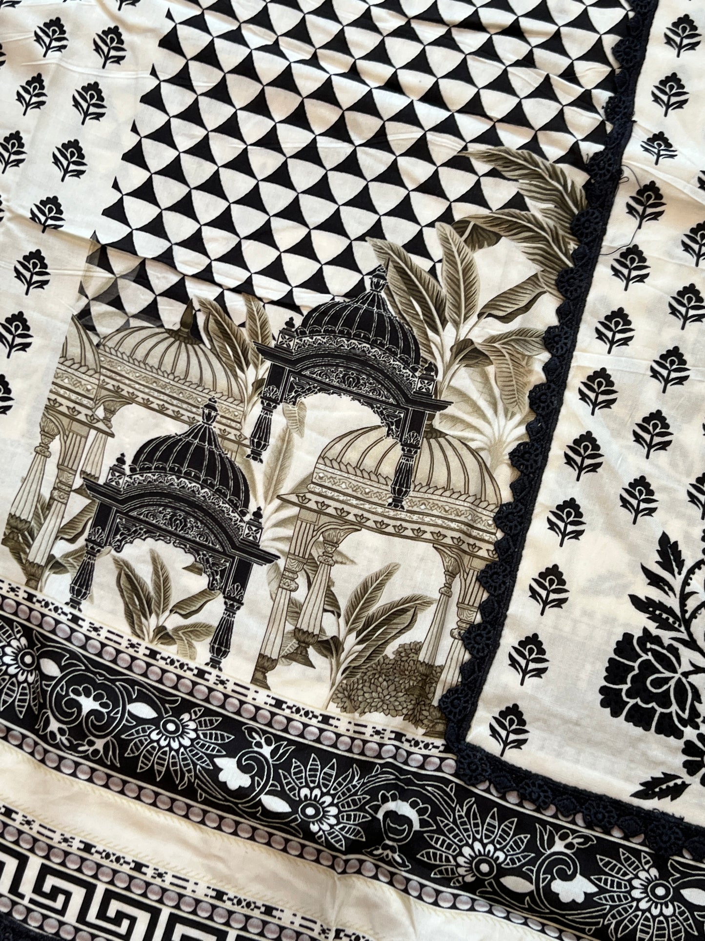 CS LAWN COTTON EMBROIDERY SUIT 2