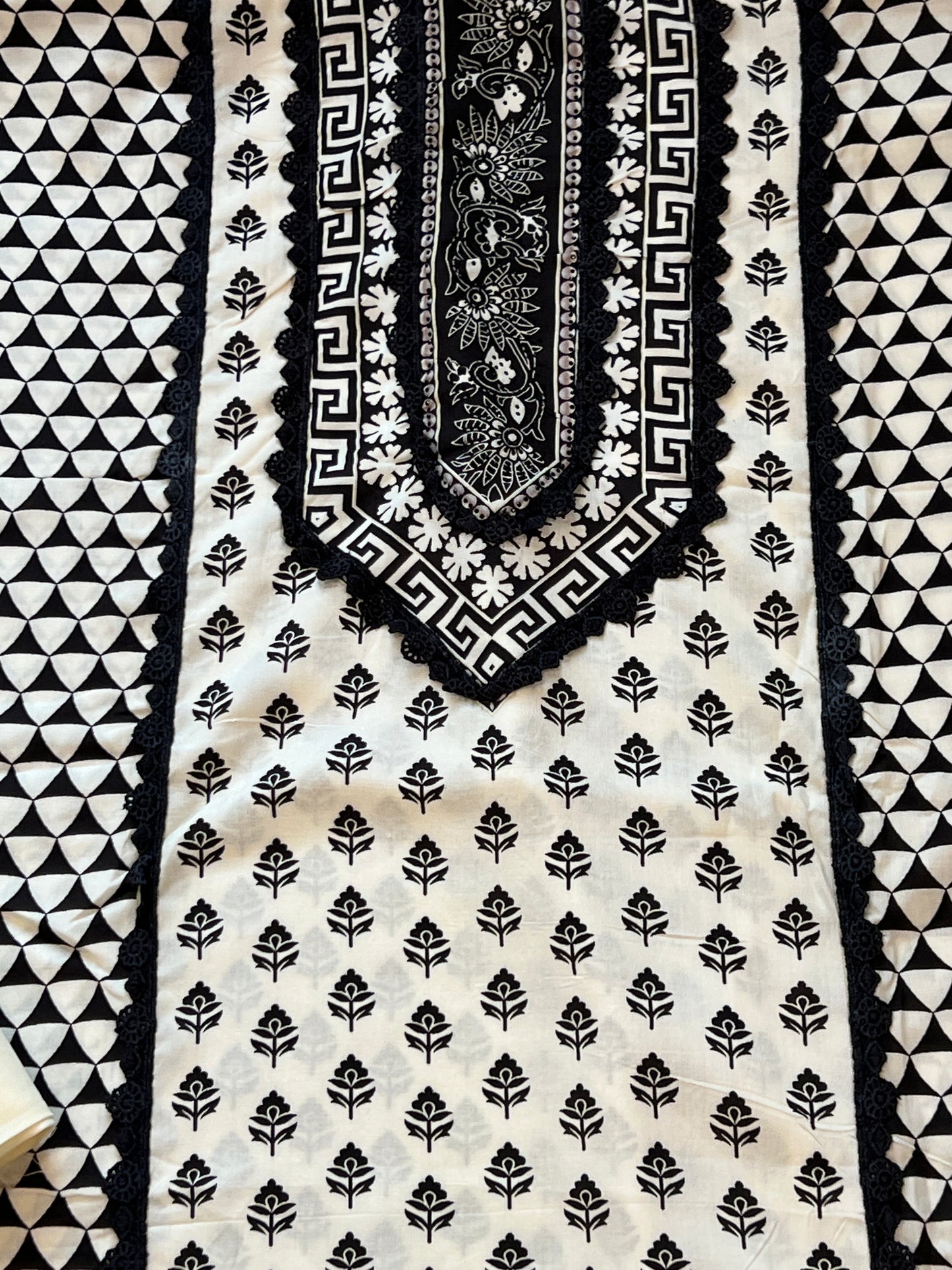 CS LAWN COTTON EMBROIDERY SUIT 2