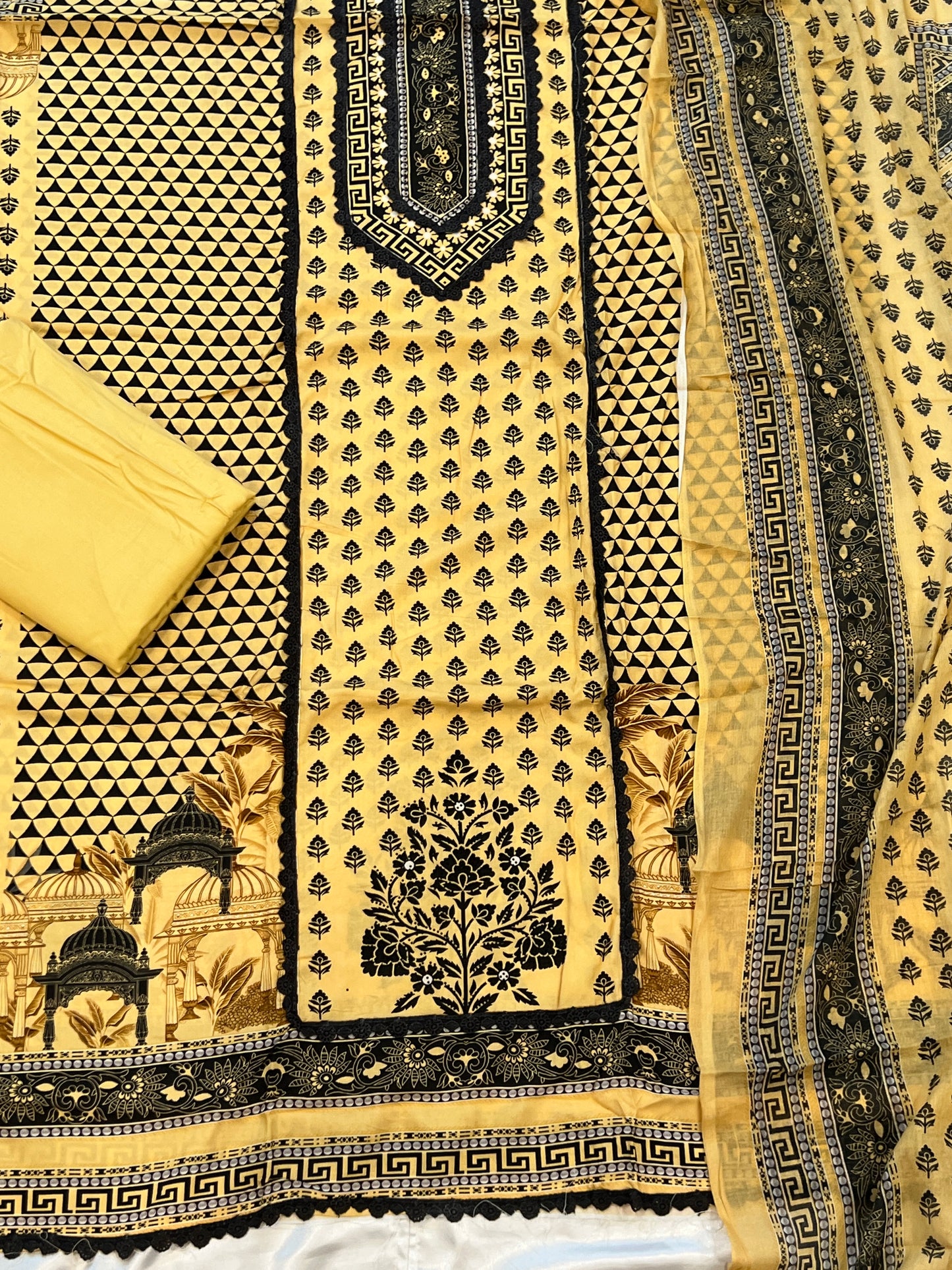 CS LAWN COTTON EMBROIDERY SUIT 5