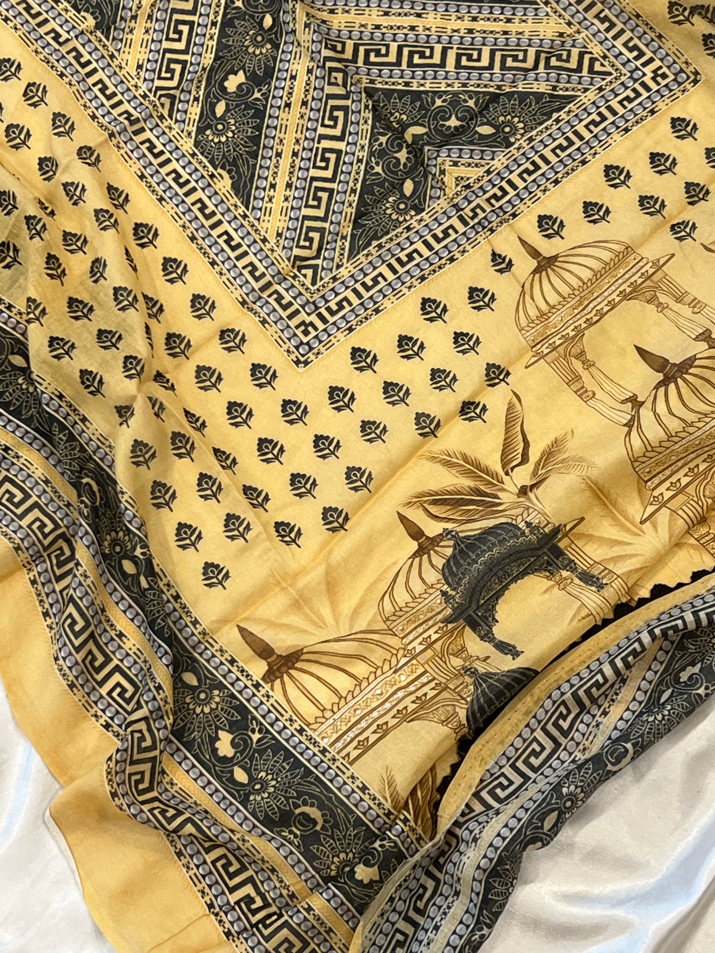 CS LAWN COTTON EMBROIDERY SUIT 5