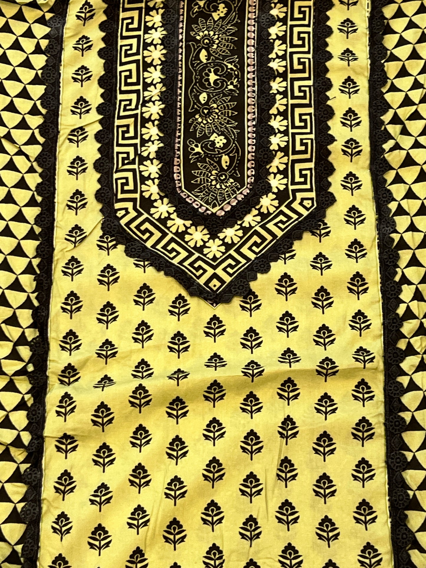 CS LAWN COTTON EMBROIDERY SUIT 6