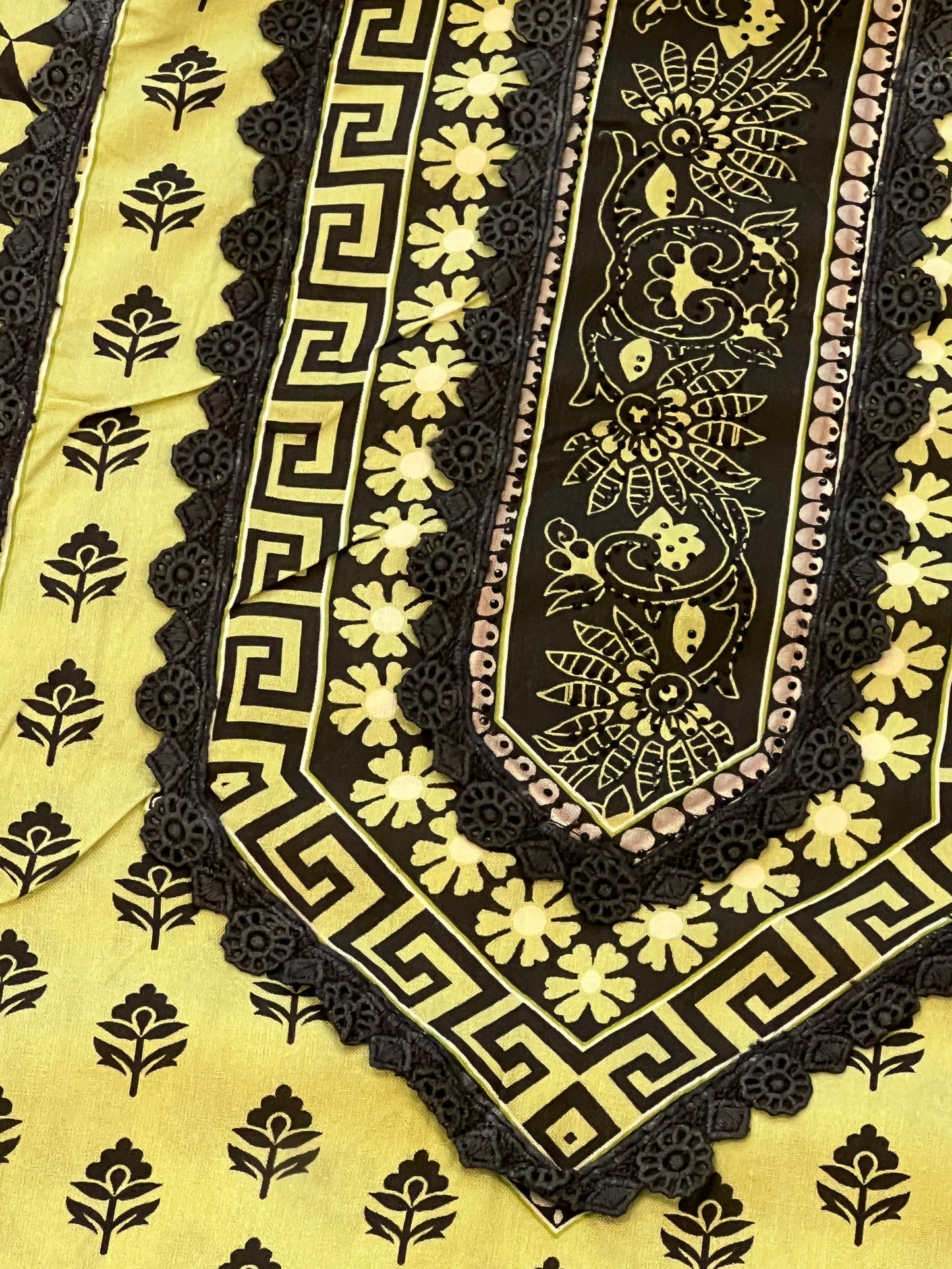 CS LAWN COTTON EMBROIDERY SUIT 6