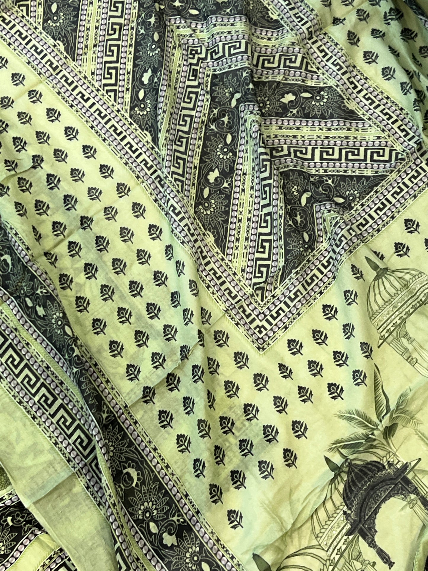 CS LAWN COTTON EMBROIDERY SUIT 6
