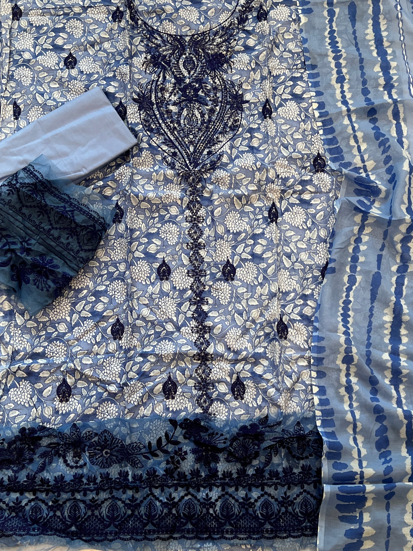 OMBRE CHIKANKARI PATCH  SUIT 3