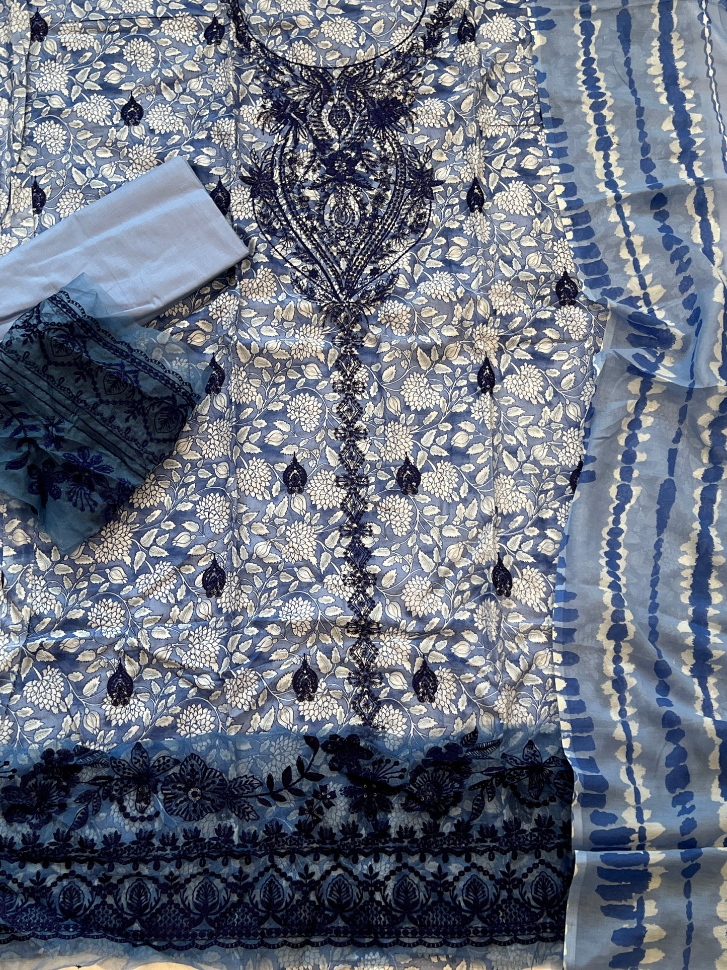 OMBRE CHIKANKARI PATCH  SUIT 3
