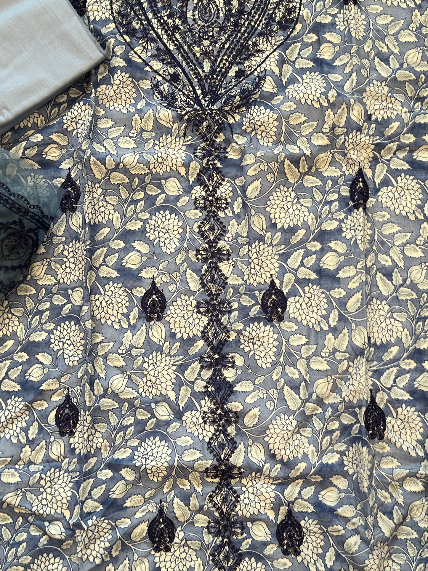 OMBRE CHIKANKARI PATCH  SUIT 3