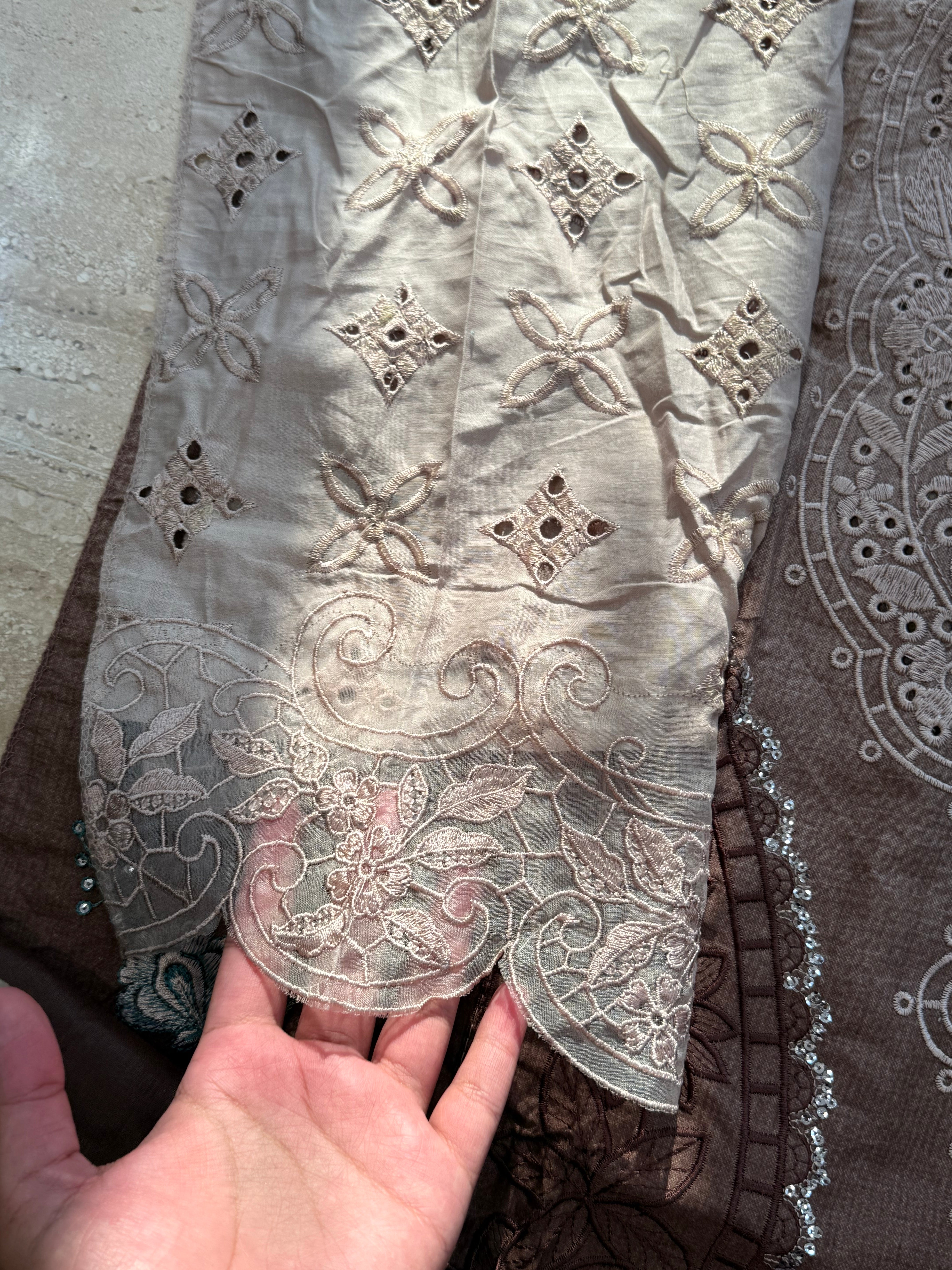 BROWN DS COTTON EMBROIDERY PATCH SUIT 7 Q