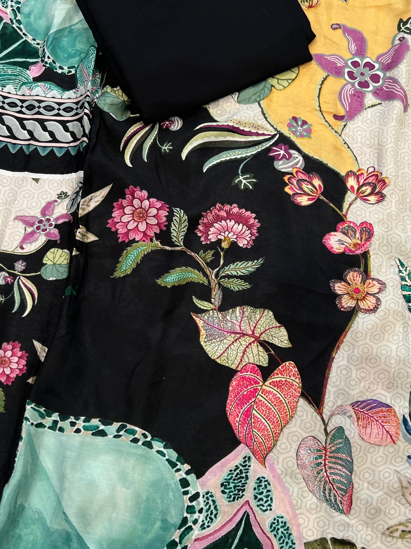 MUSLIN HAND WORK EMBROIDERY SUIT 250 Q