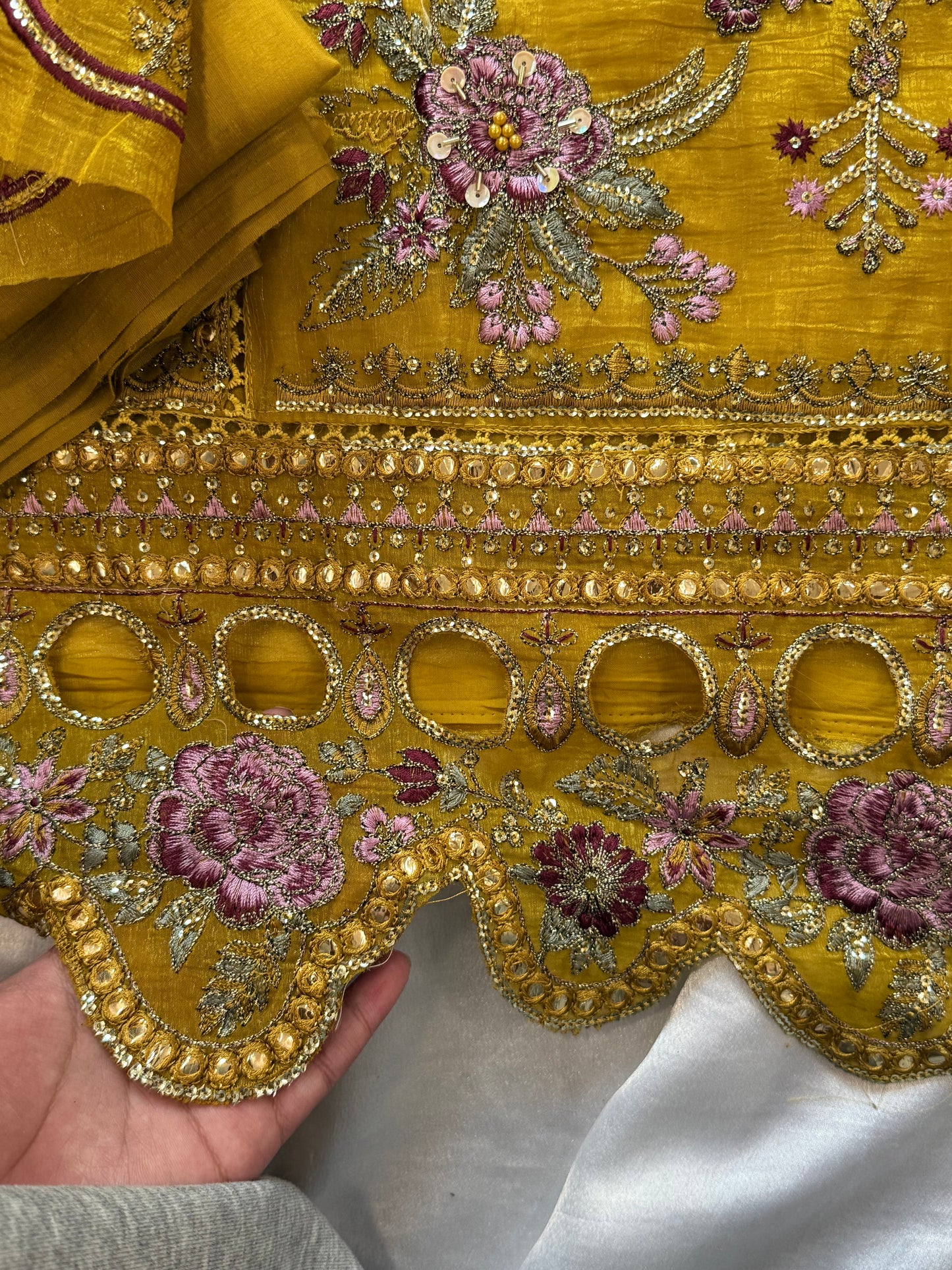 SHIMMAR EMBROIDERYSUIT