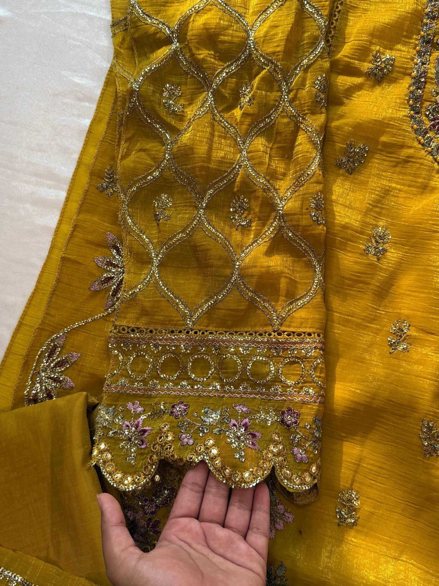 SHIMMAR EMBROIDERYSUIT