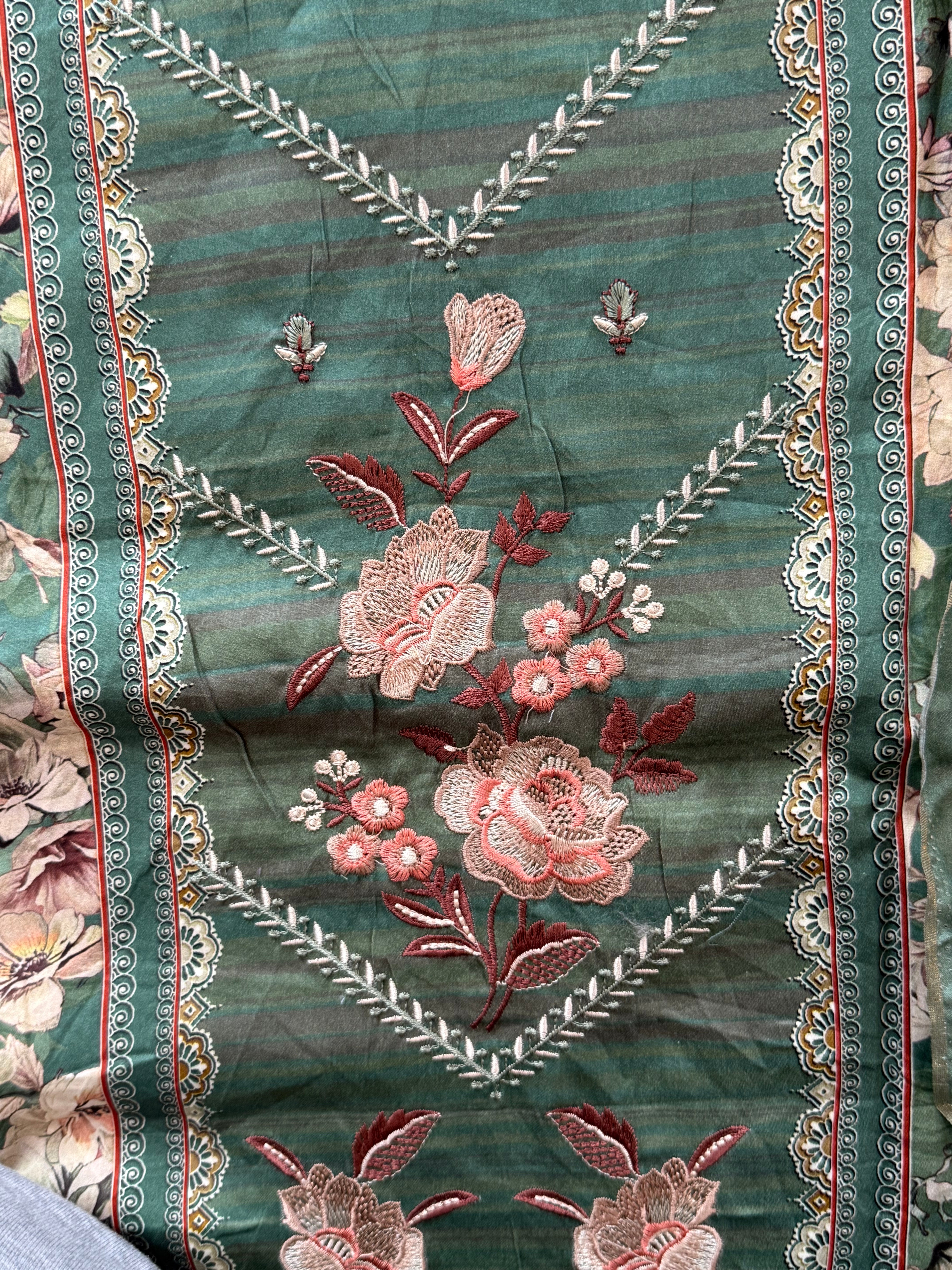 TAKHT LAWN EMBROIDERY SUIT 3 Q