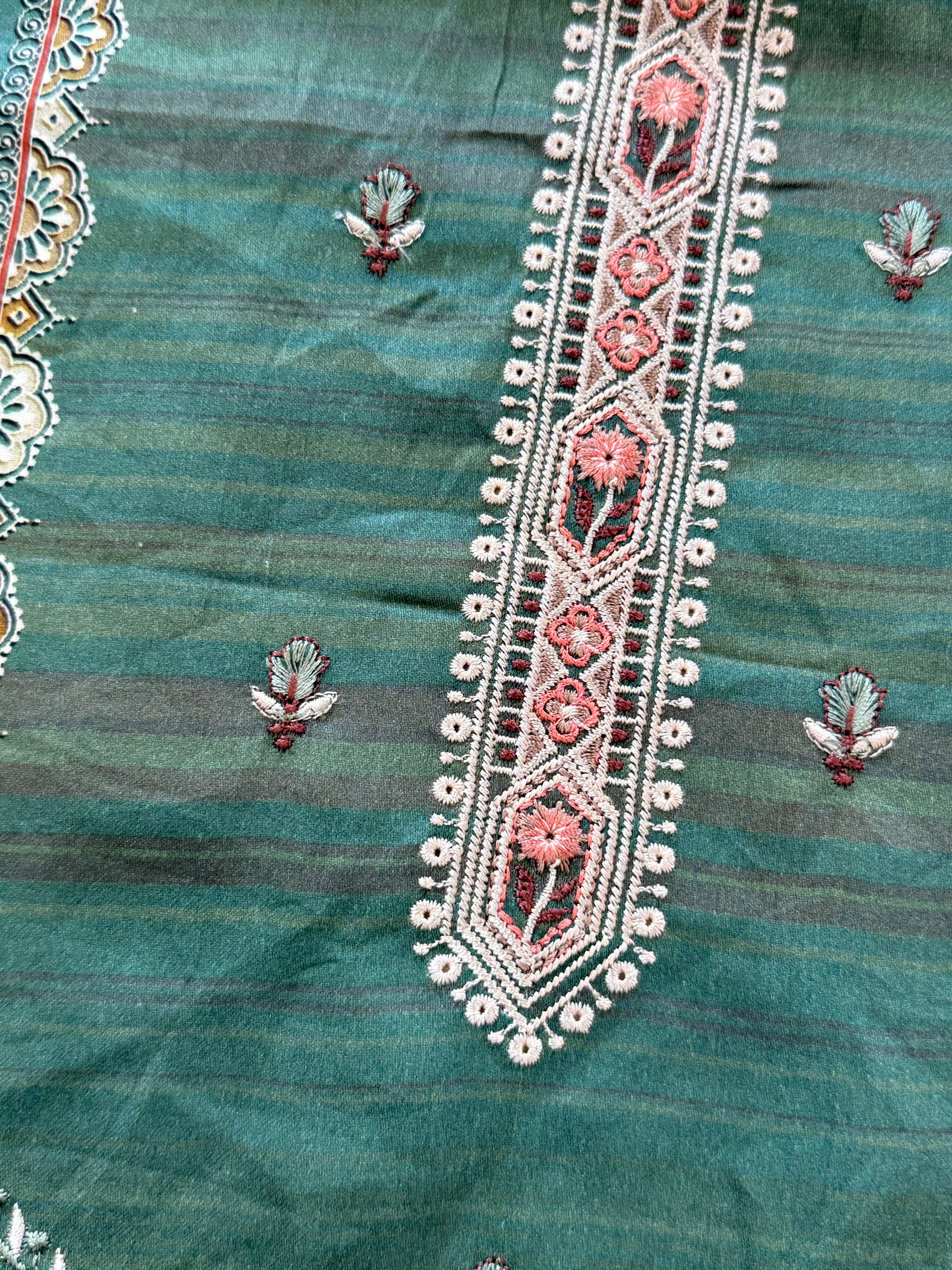 TAKHT LAWN EMBROIDERY SUIT 3 Q