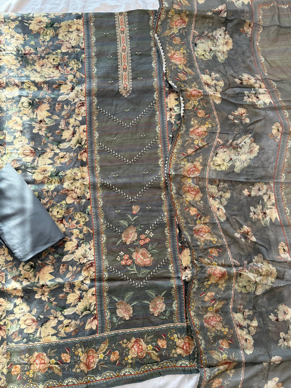 TAKHT LAWN EMBROIDERY SUIT 2