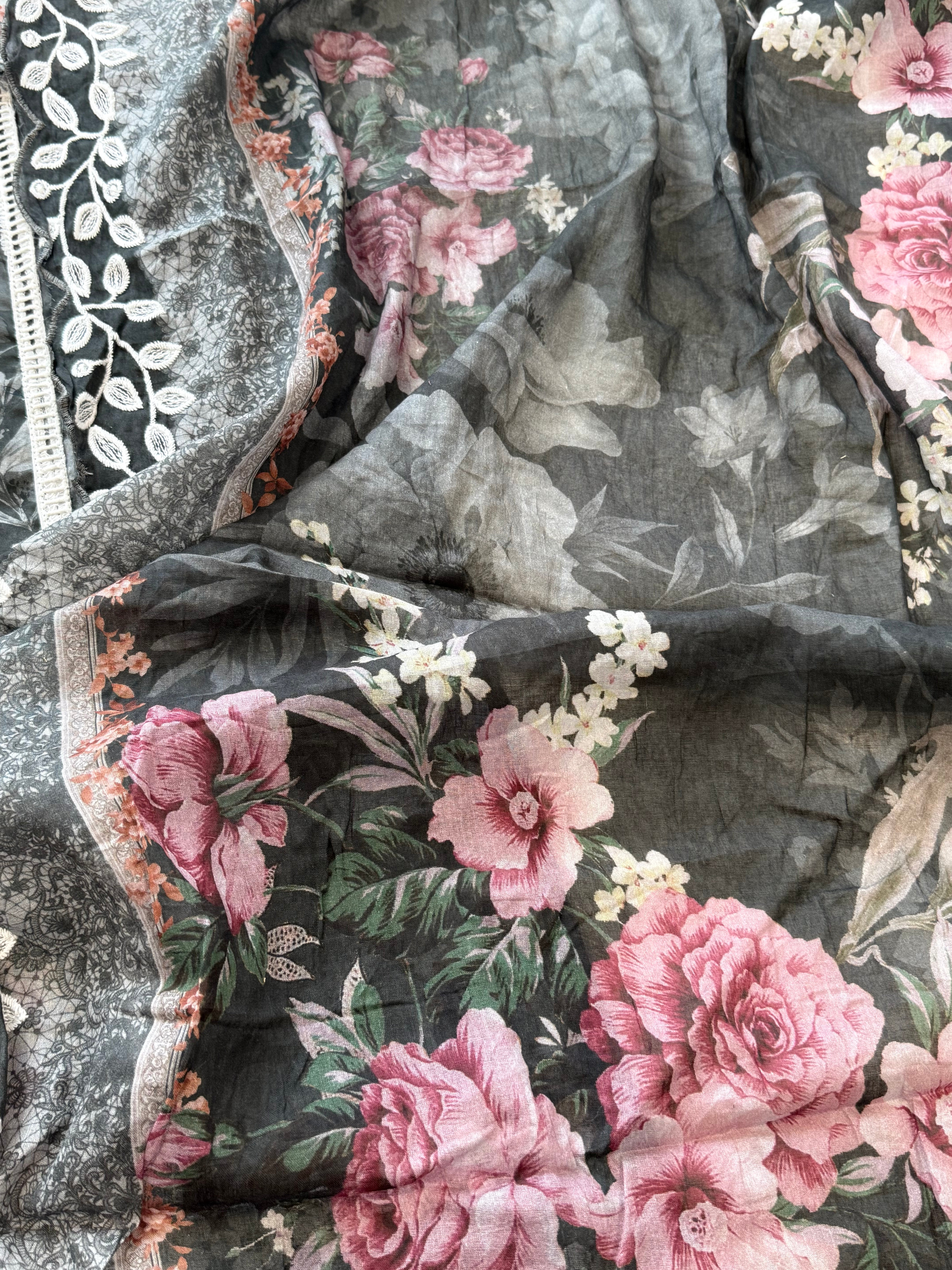 BINSAEED LAWN EMBROIDERY READYMADE SUIT 3