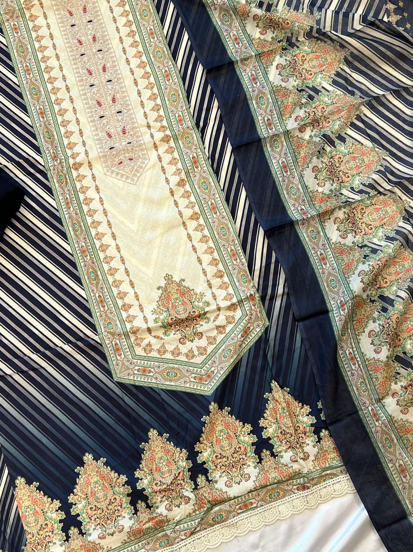 BLUE MARKESH LAWN EMBROIDER SUIT 3