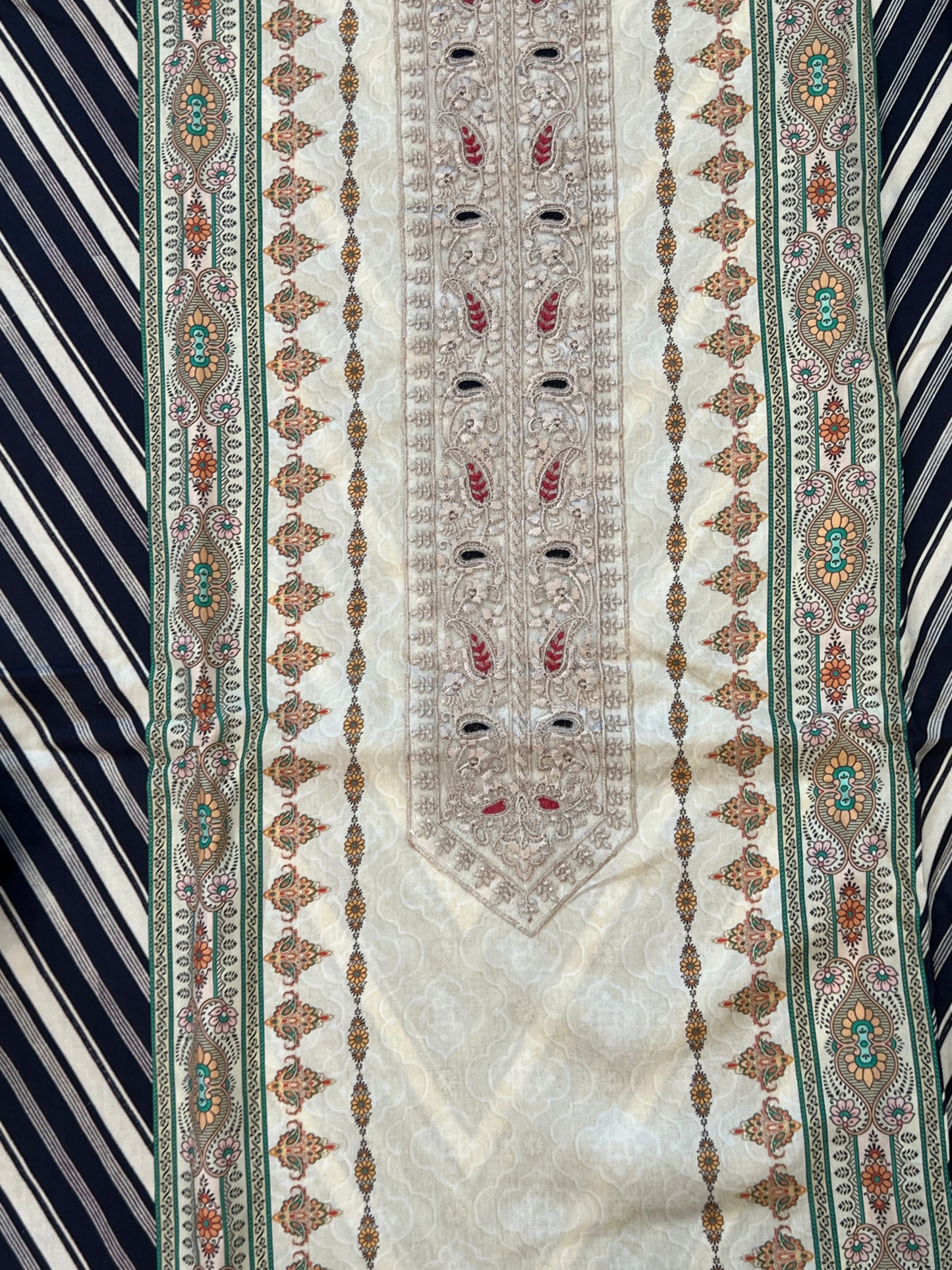 BLUE MARKESH LAWN EMBROIDER SUIT 3