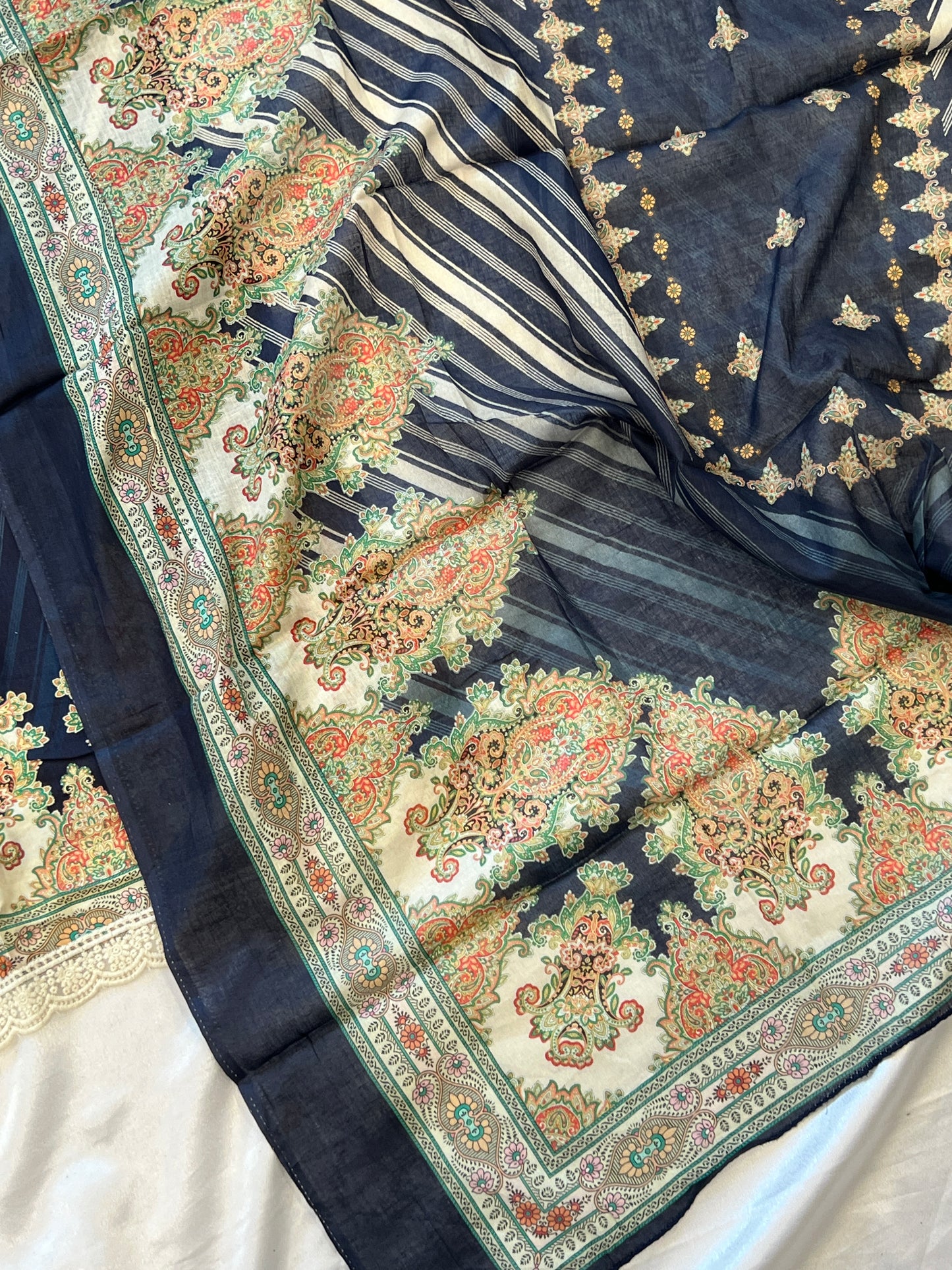 BLUE MARKESH LAWN EMBROIDER SUIT 3