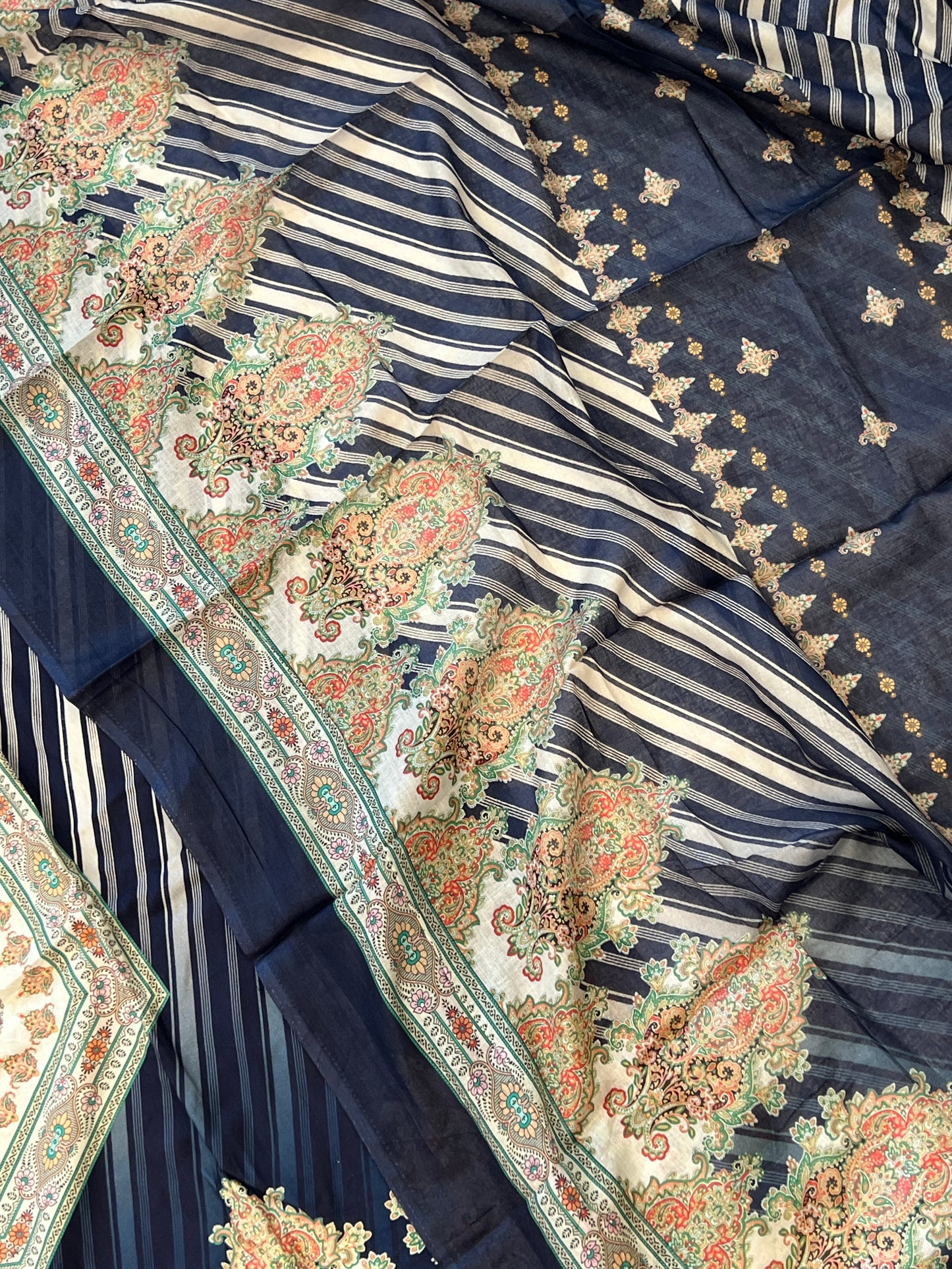 BLUE MARKESH LAWN EMBROIDER SUIT 3