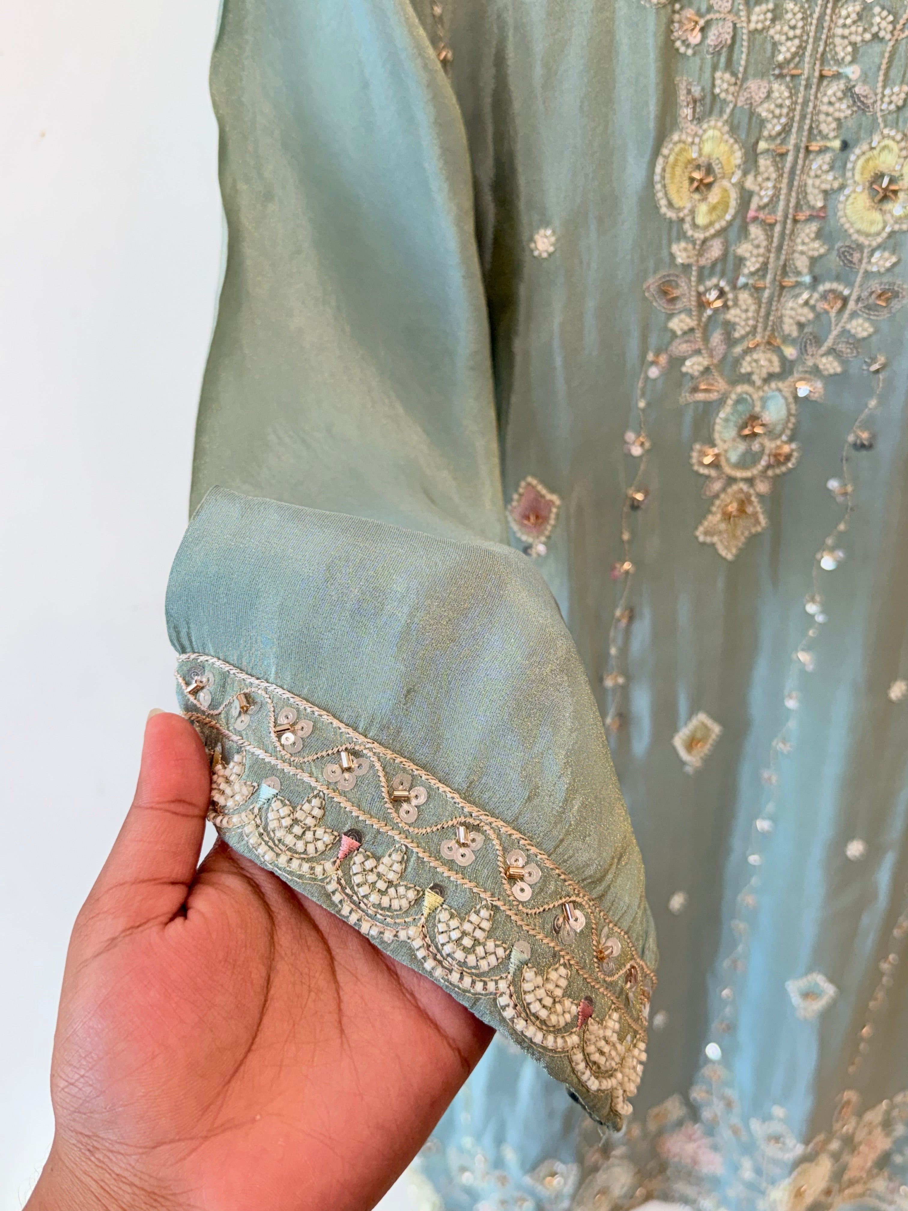 PARO SHIMMER HANDWORK SUIT 13 Q