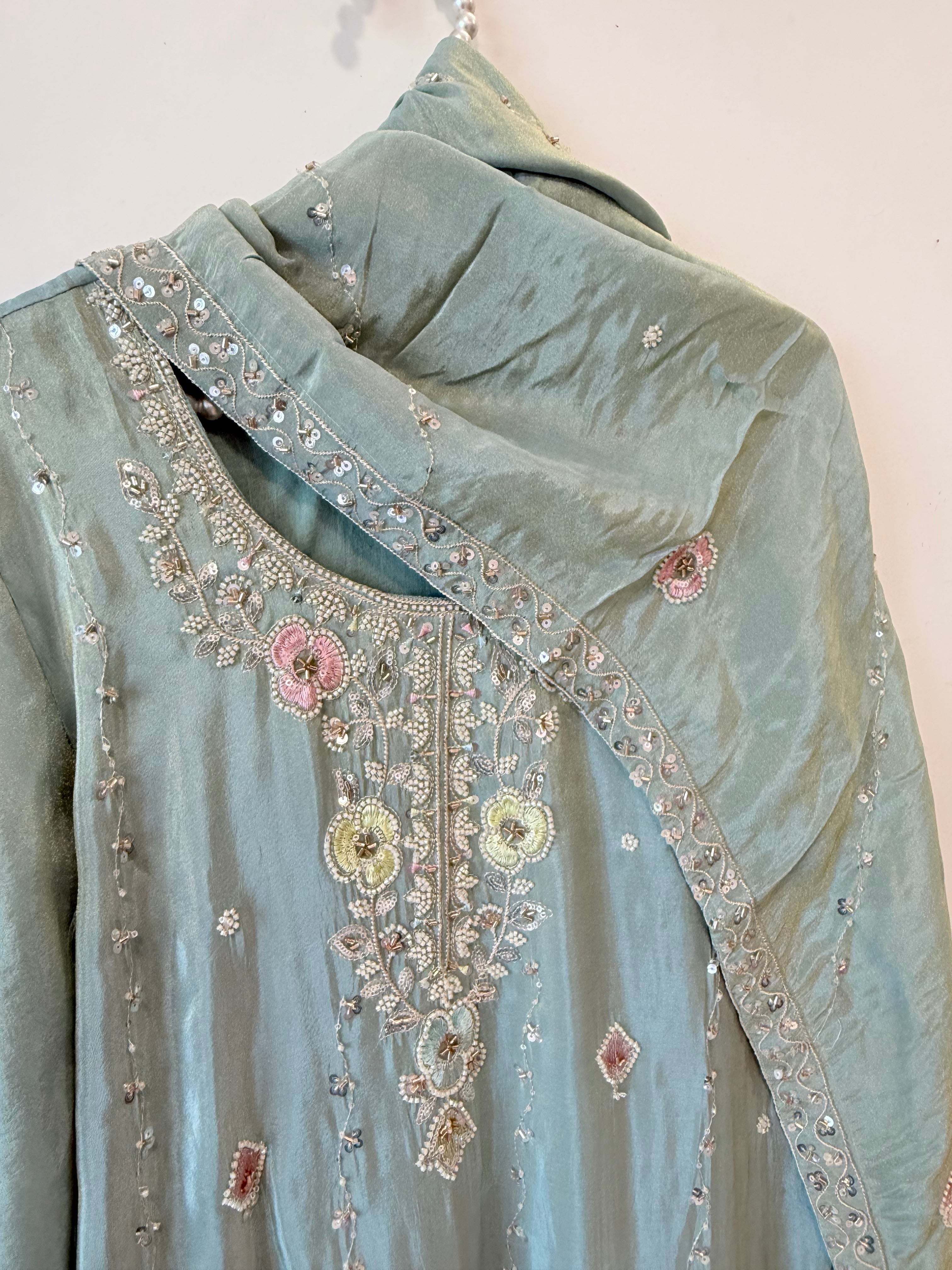 PARO SHIMMER HANDWORK SUIT 13 Q