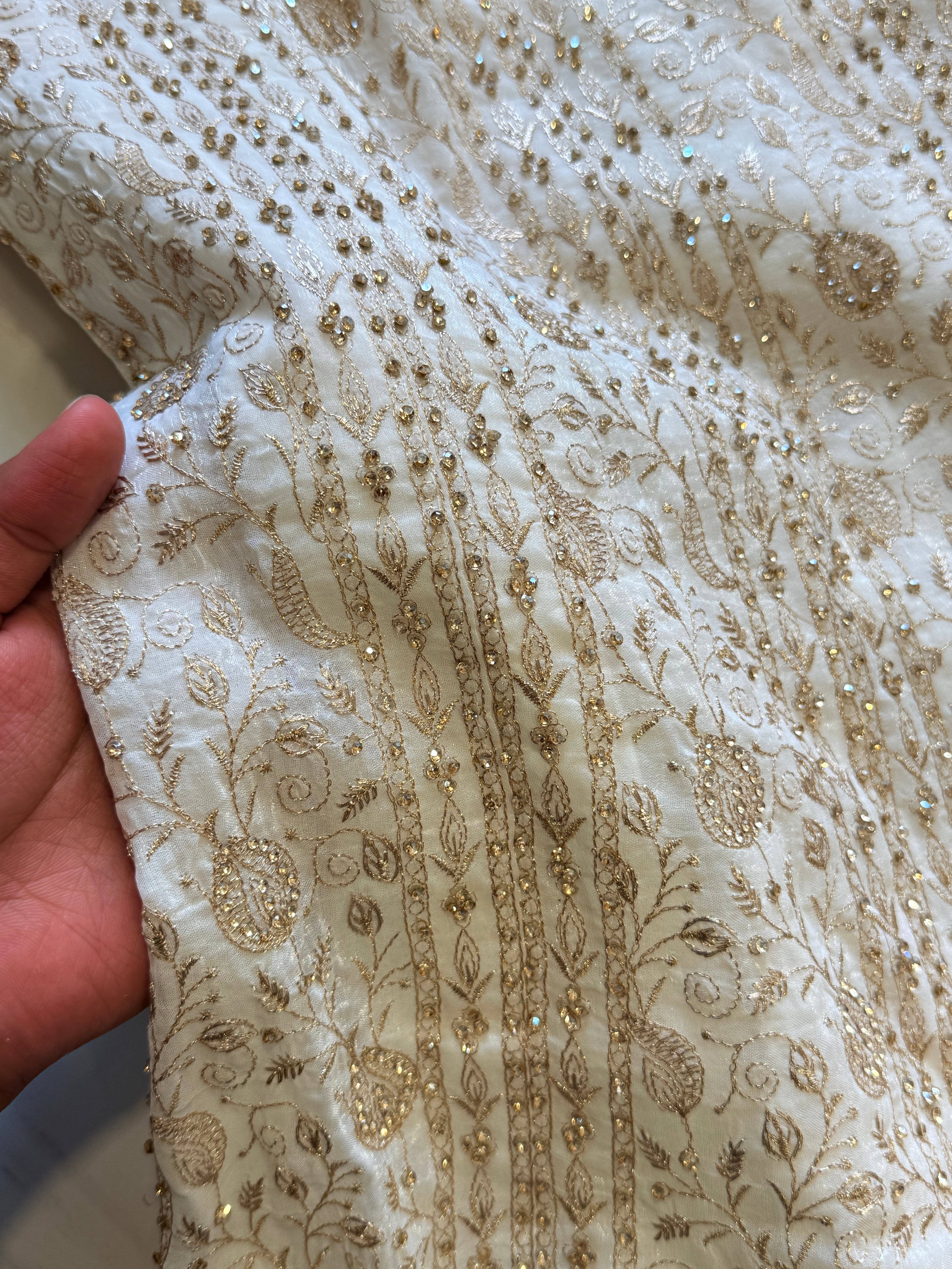 RUHEENA FARSHI LAHENGA SUIT