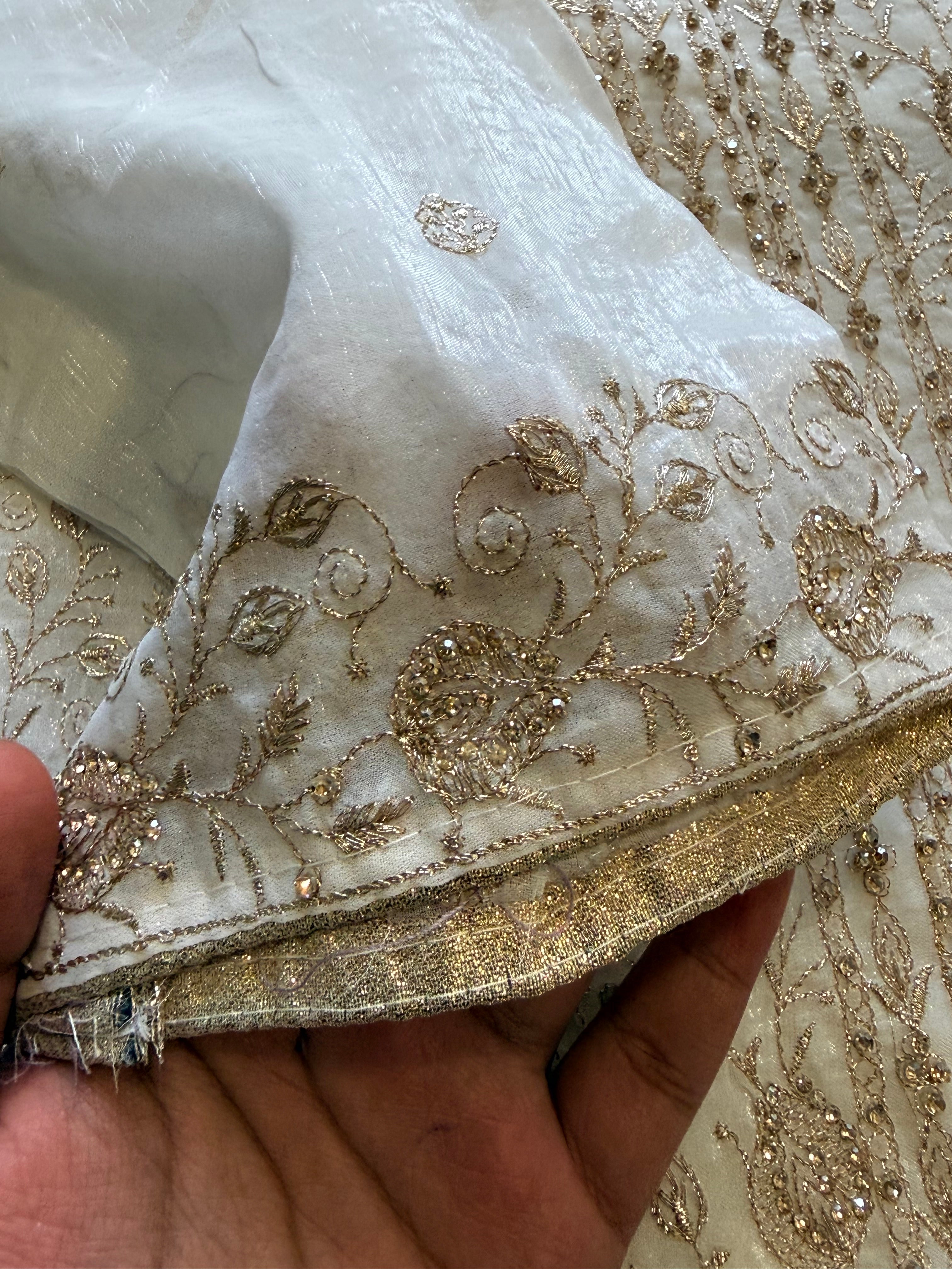 RUHEENA FARSHI LAHENGA SUIT