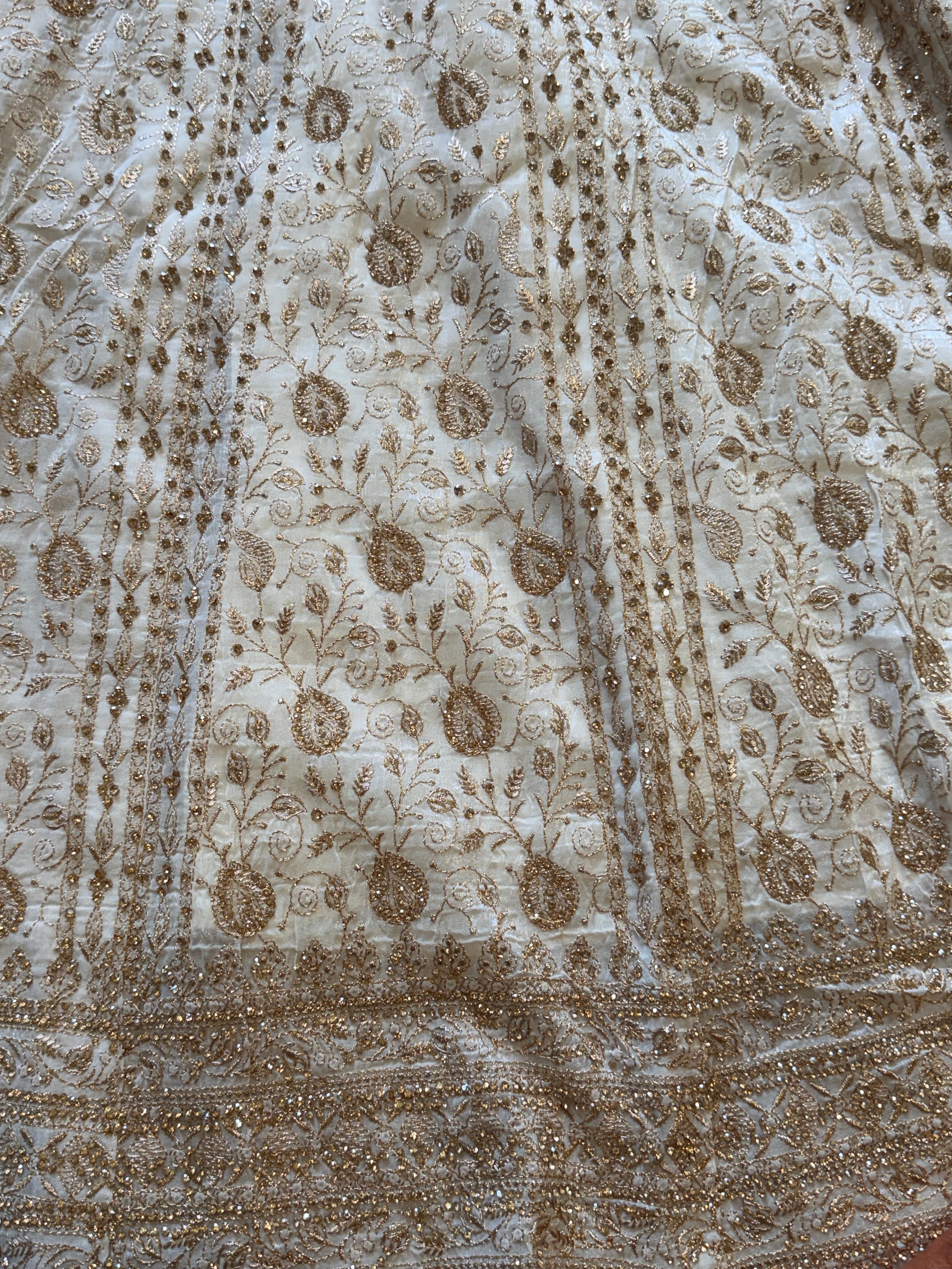 RUHEENA FARSHI LAHENGA SUIT