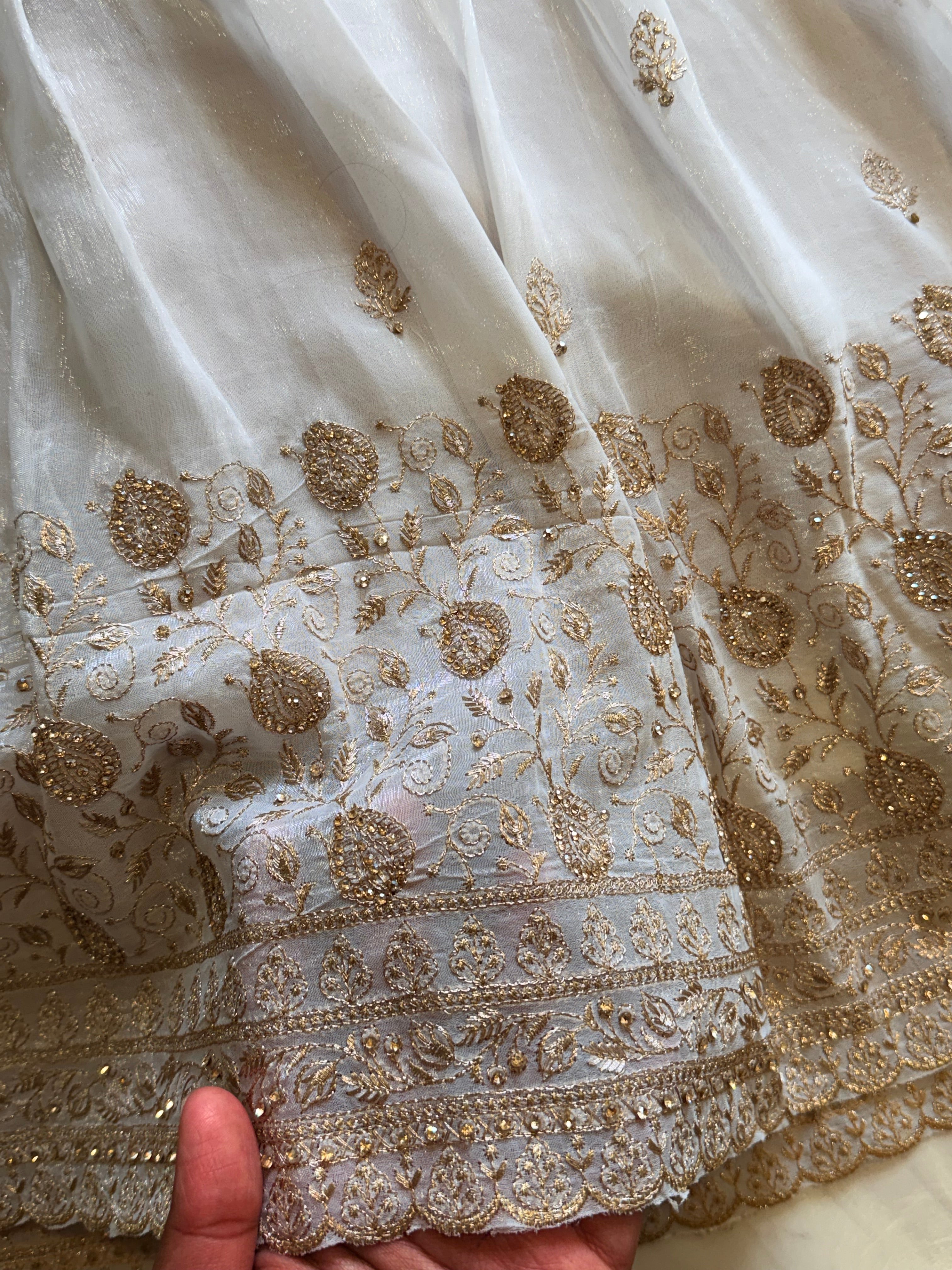 RUHEENA FARSHI LAHENGA SUIT