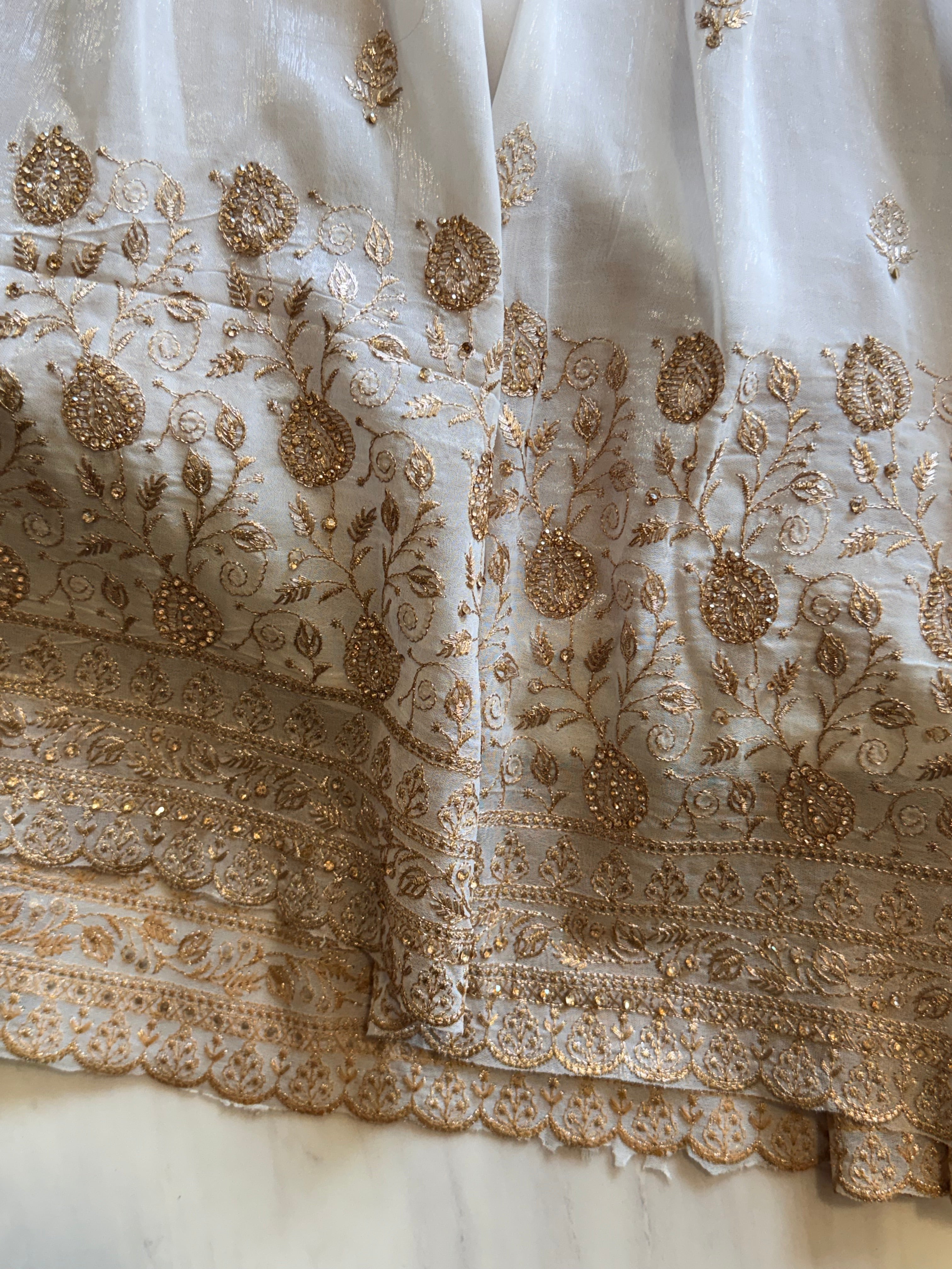 RUHEENA FARSHI LAHENGA SUIT