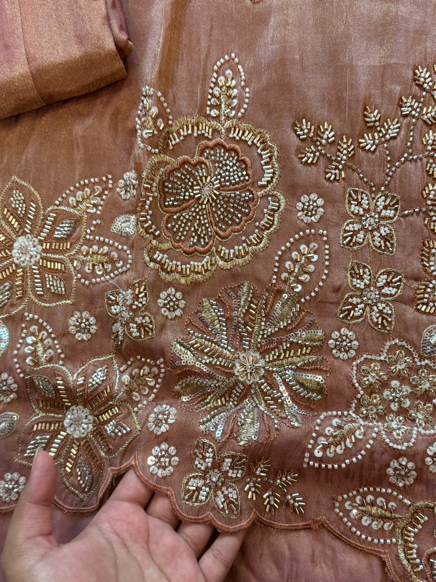 PARO SHIMMER HANDWORK SUIT 28 Q