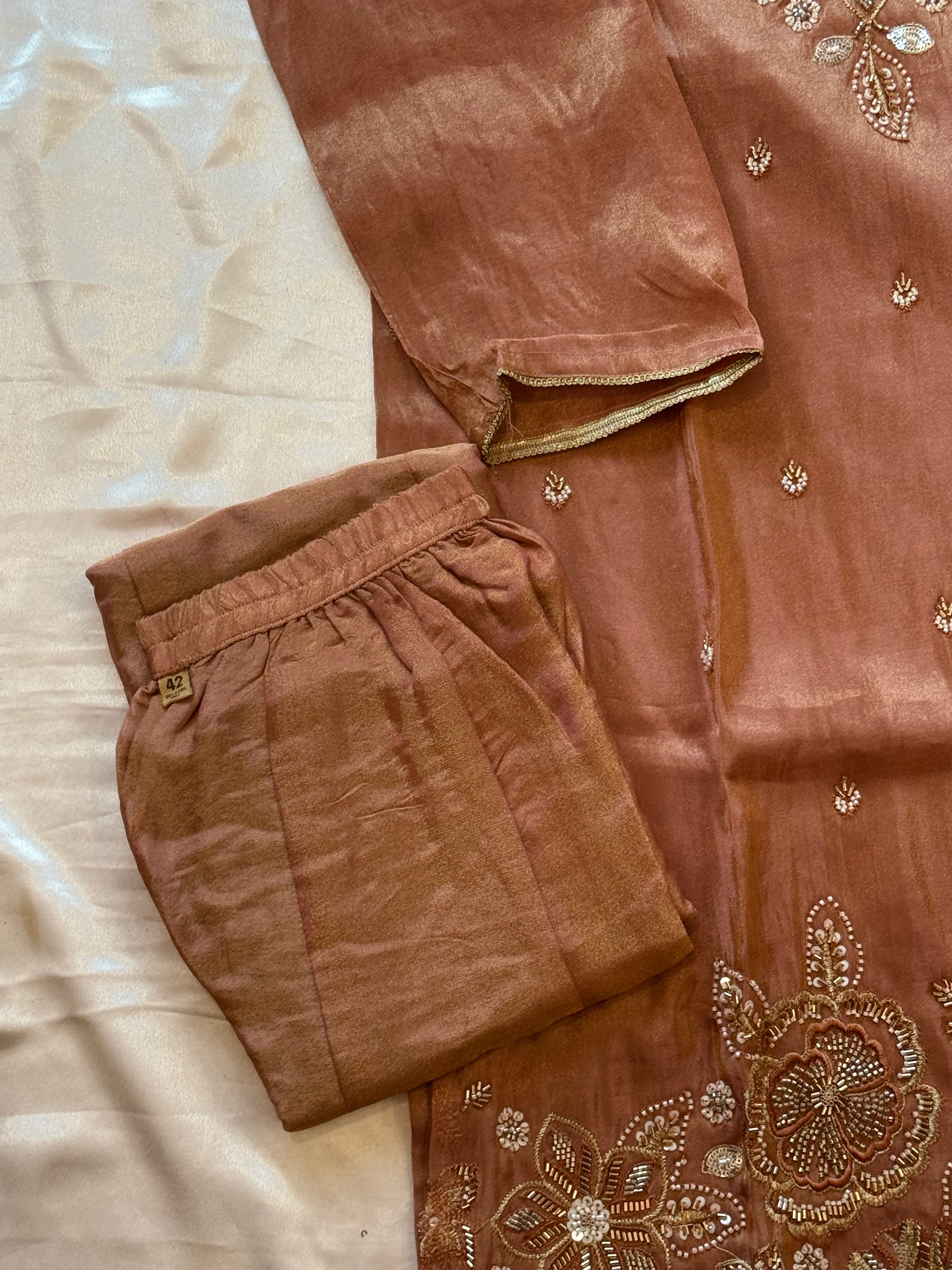 PARO SHIMMER HANDWORK SUIT 28 Q