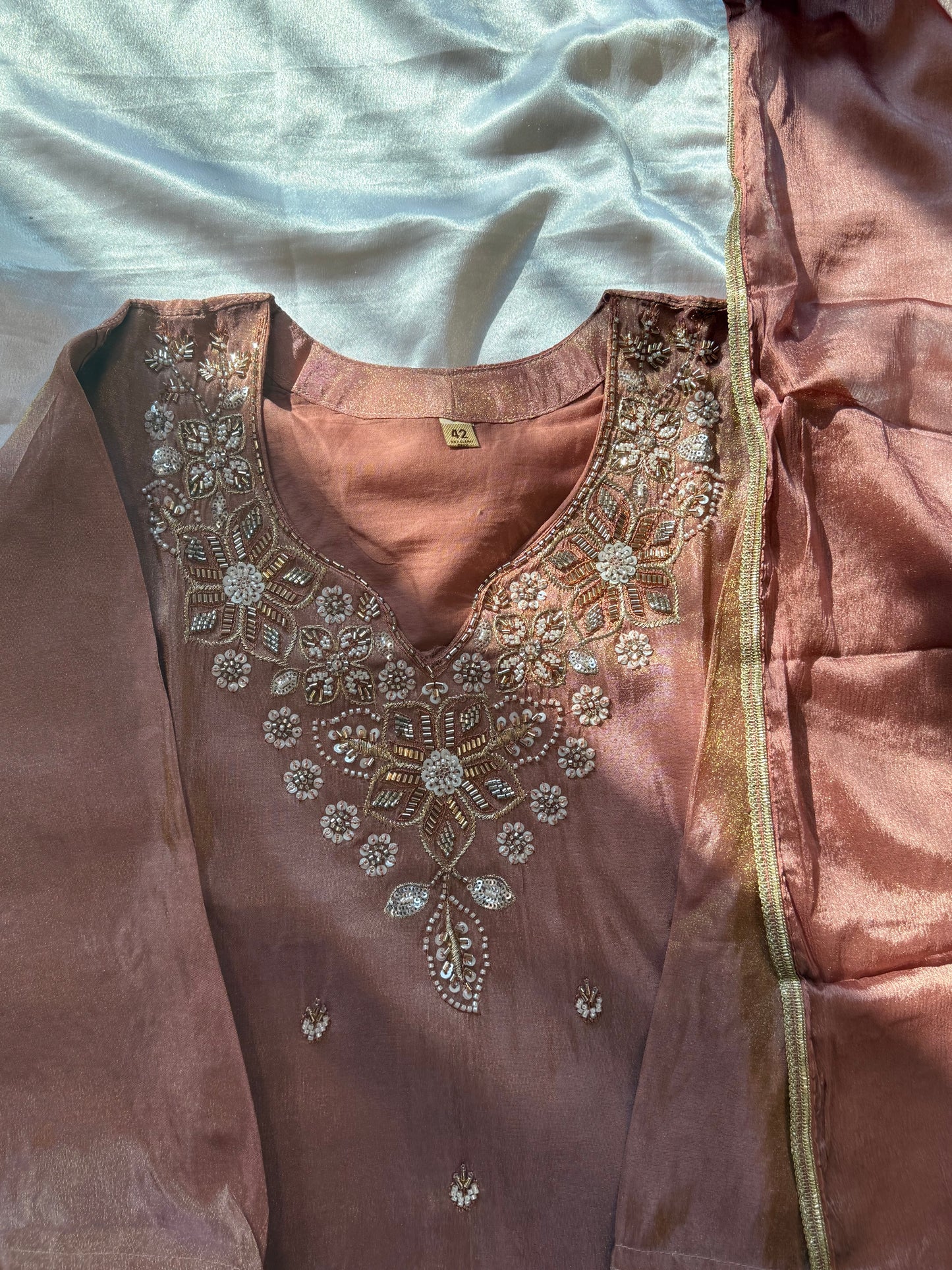 PARO SHIMMER HANDWORK SUIT 28 Q