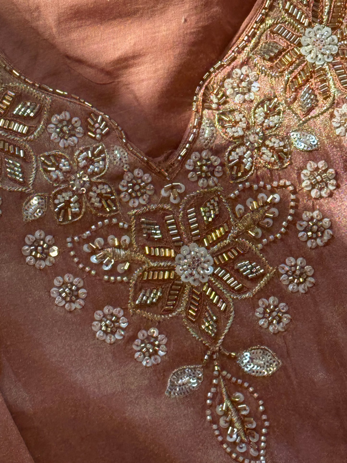 PARO SHIMMER HANDWORK SUIT 28 Q