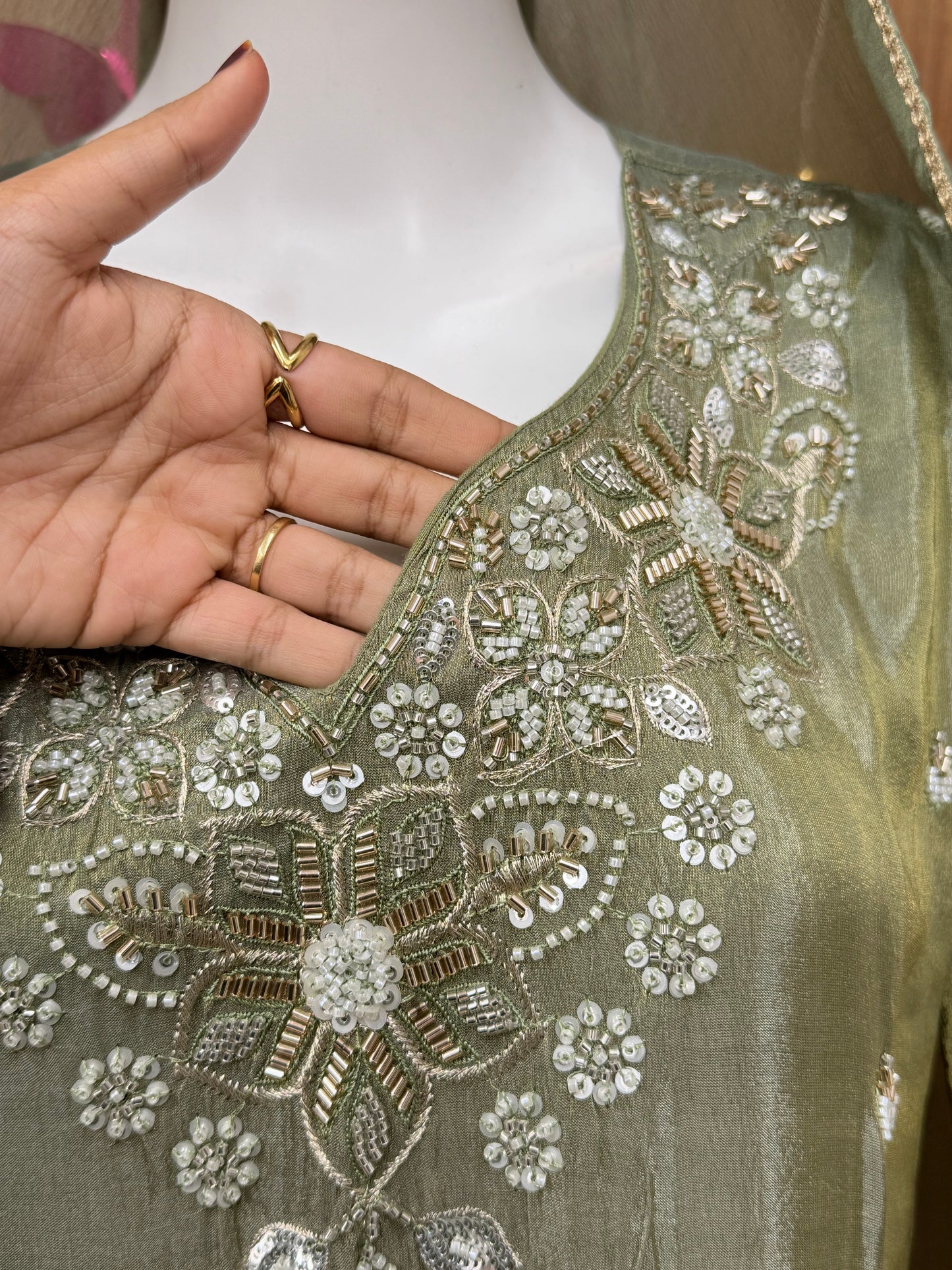 PARO SHIMMER HANDWORK SUIT 29 Q