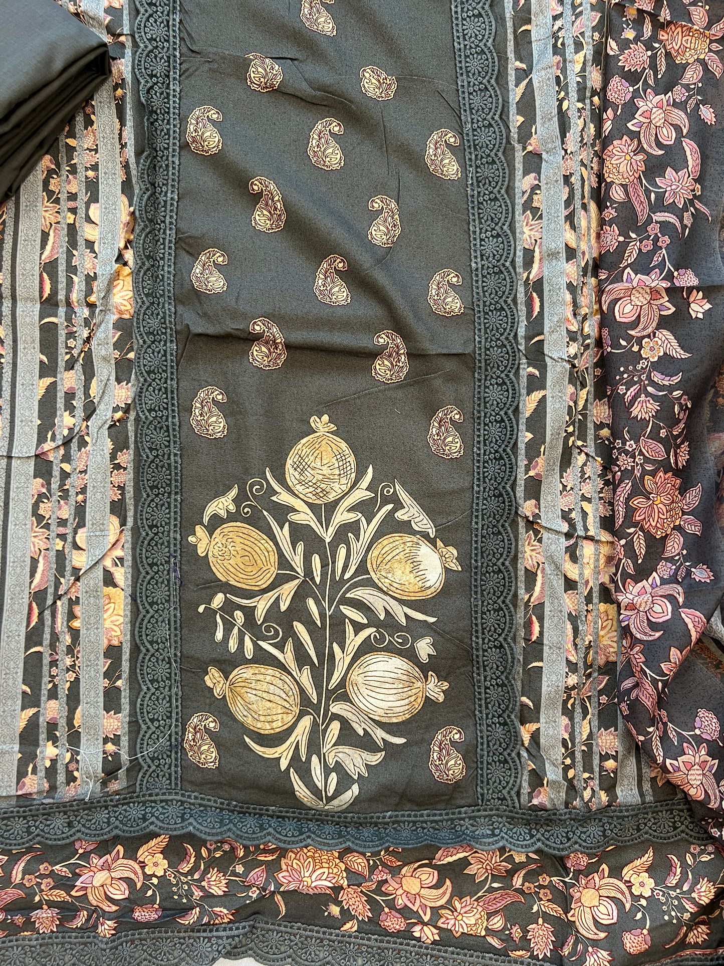 BAGH COTTON EMBROIDERY SUIT 3