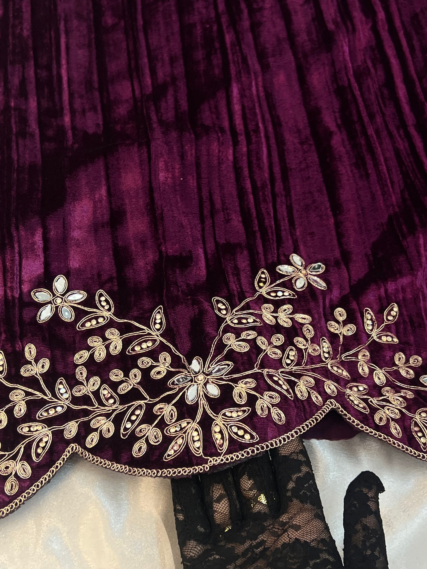 SAHER CRUSH VELVET EMBROIDERY SUIT 3 Q