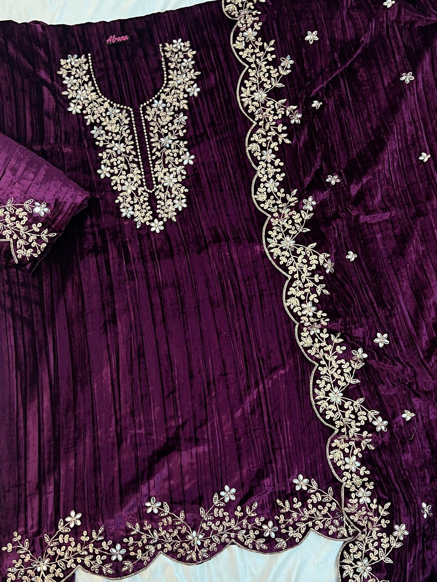 SAHER CRUSH VELVET EMBROIDERY SUIT 3 Q