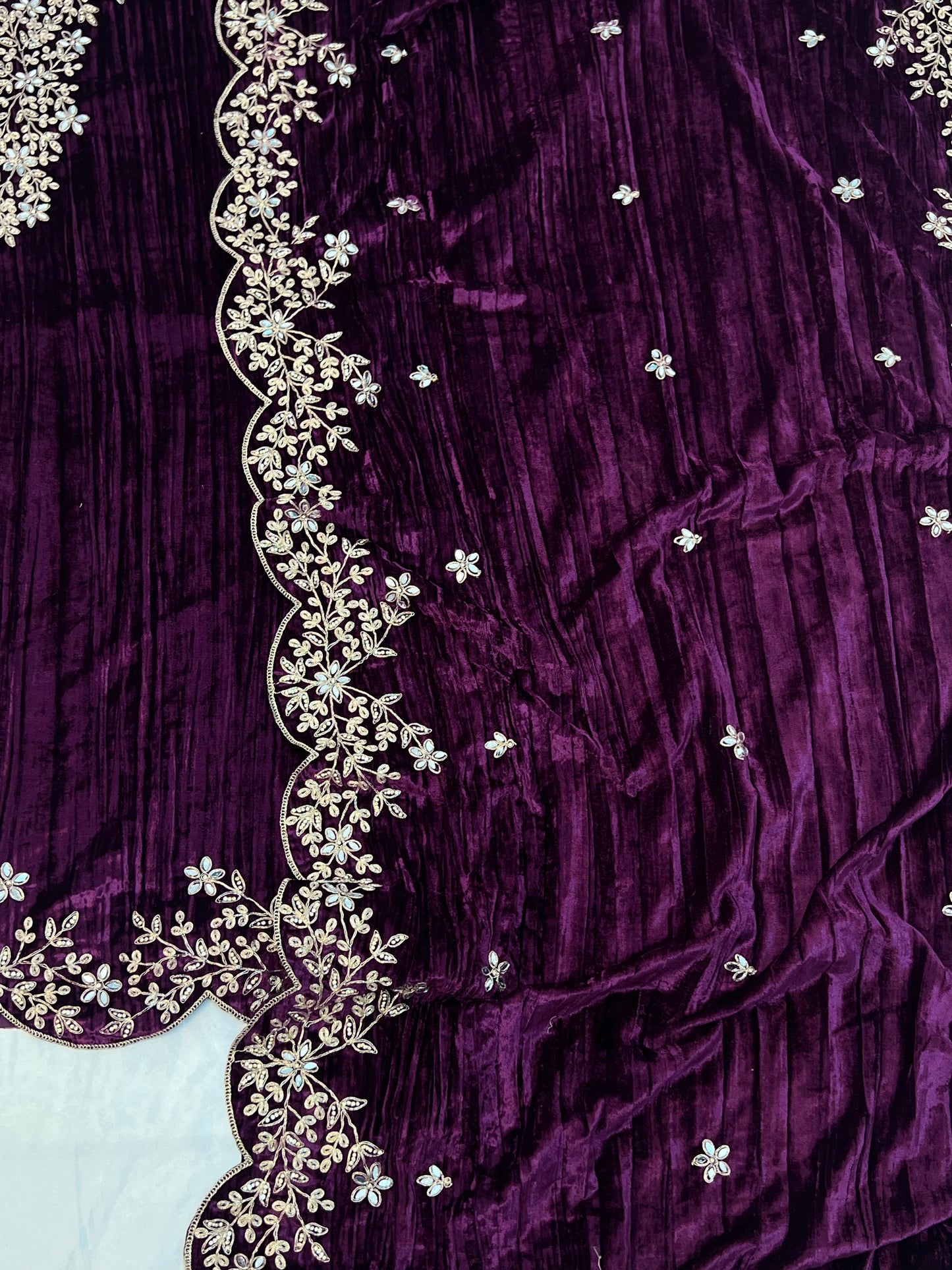 SAHER CRUSH VELVET EMBROIDERY SUIT 3 Q