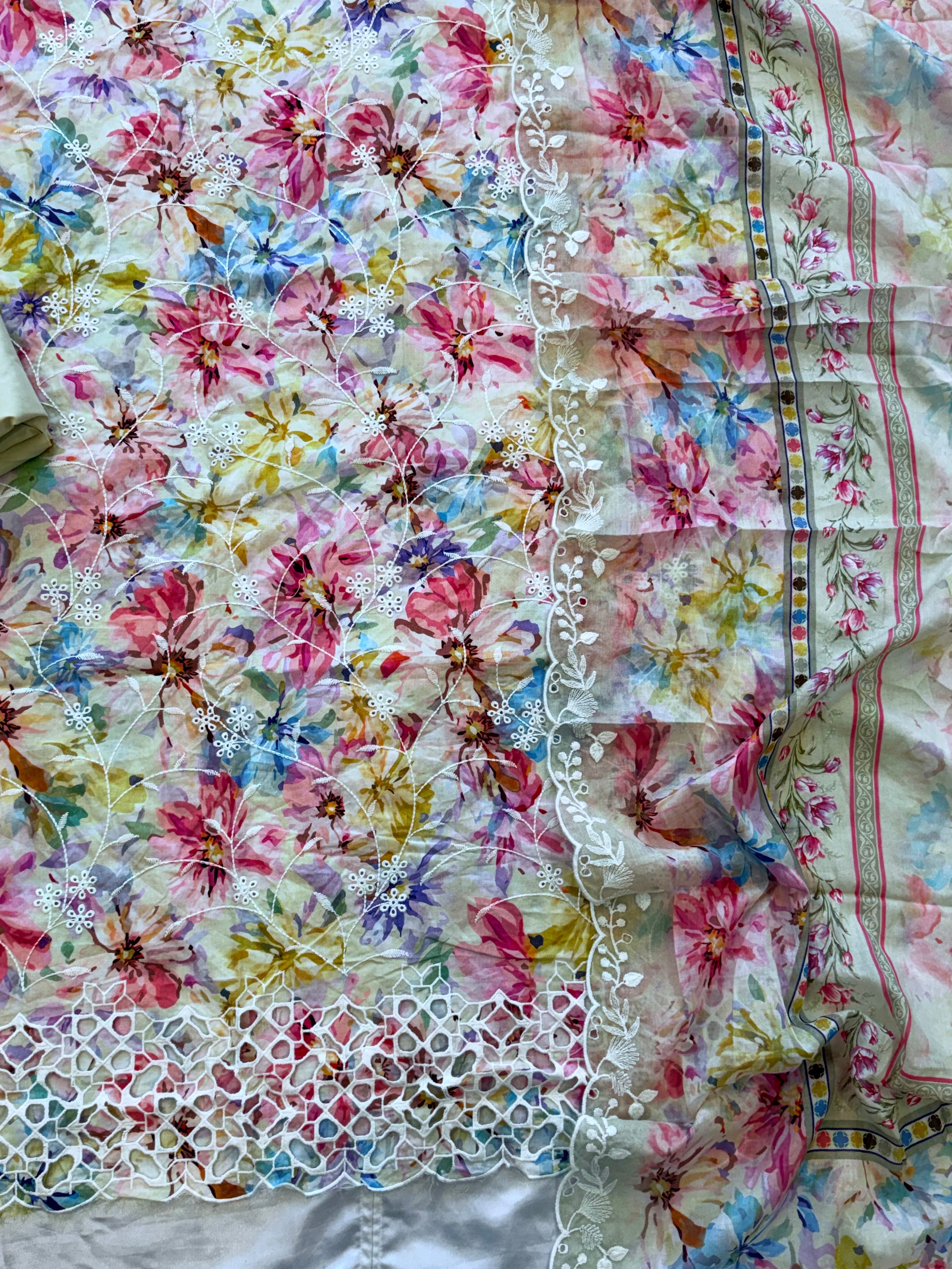 IZNIK LAWN EMBROIDERY SUIT 2 Q