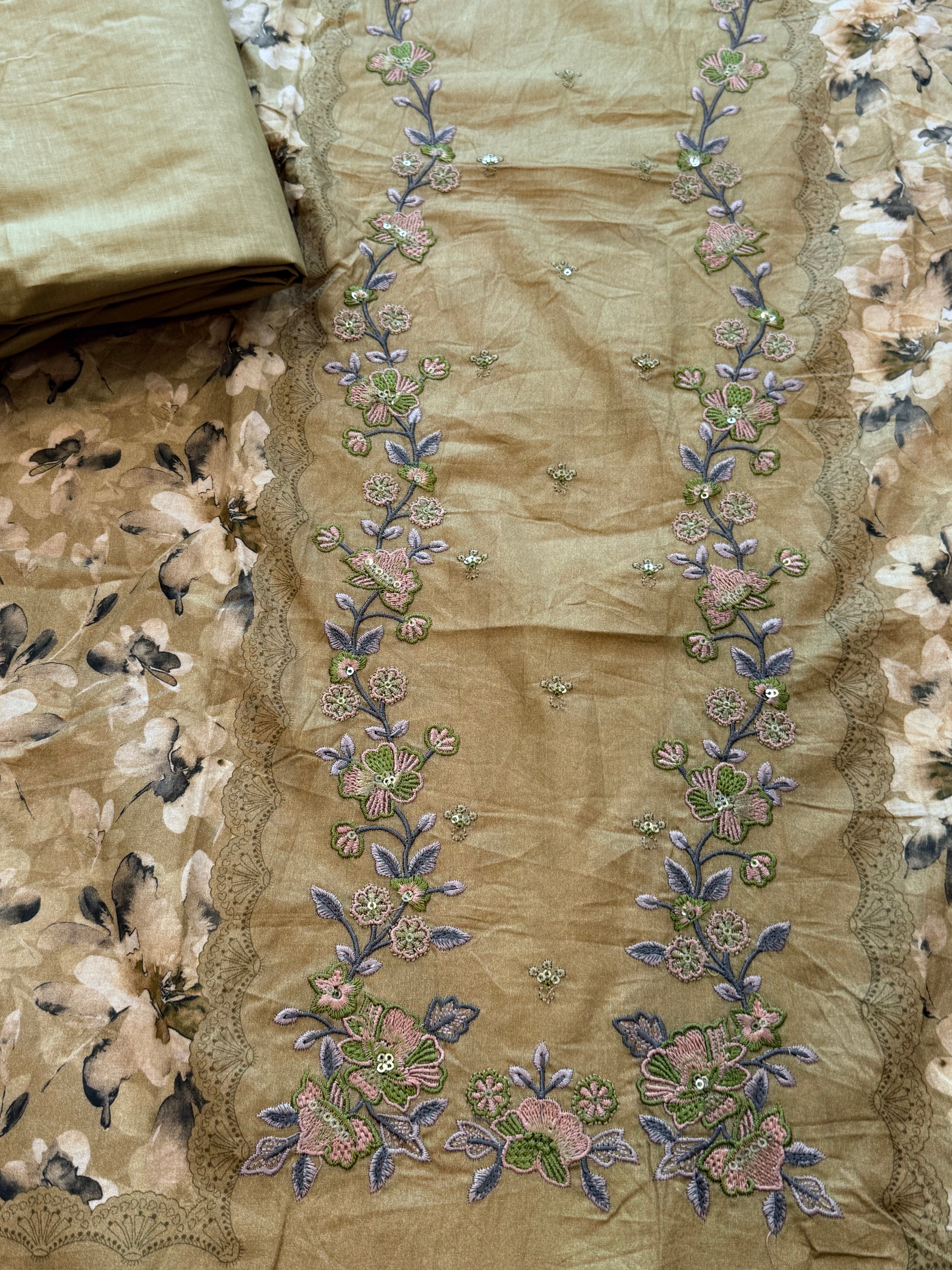 MAZDAR LAWN EMBROIDERY SUIT 3 Q