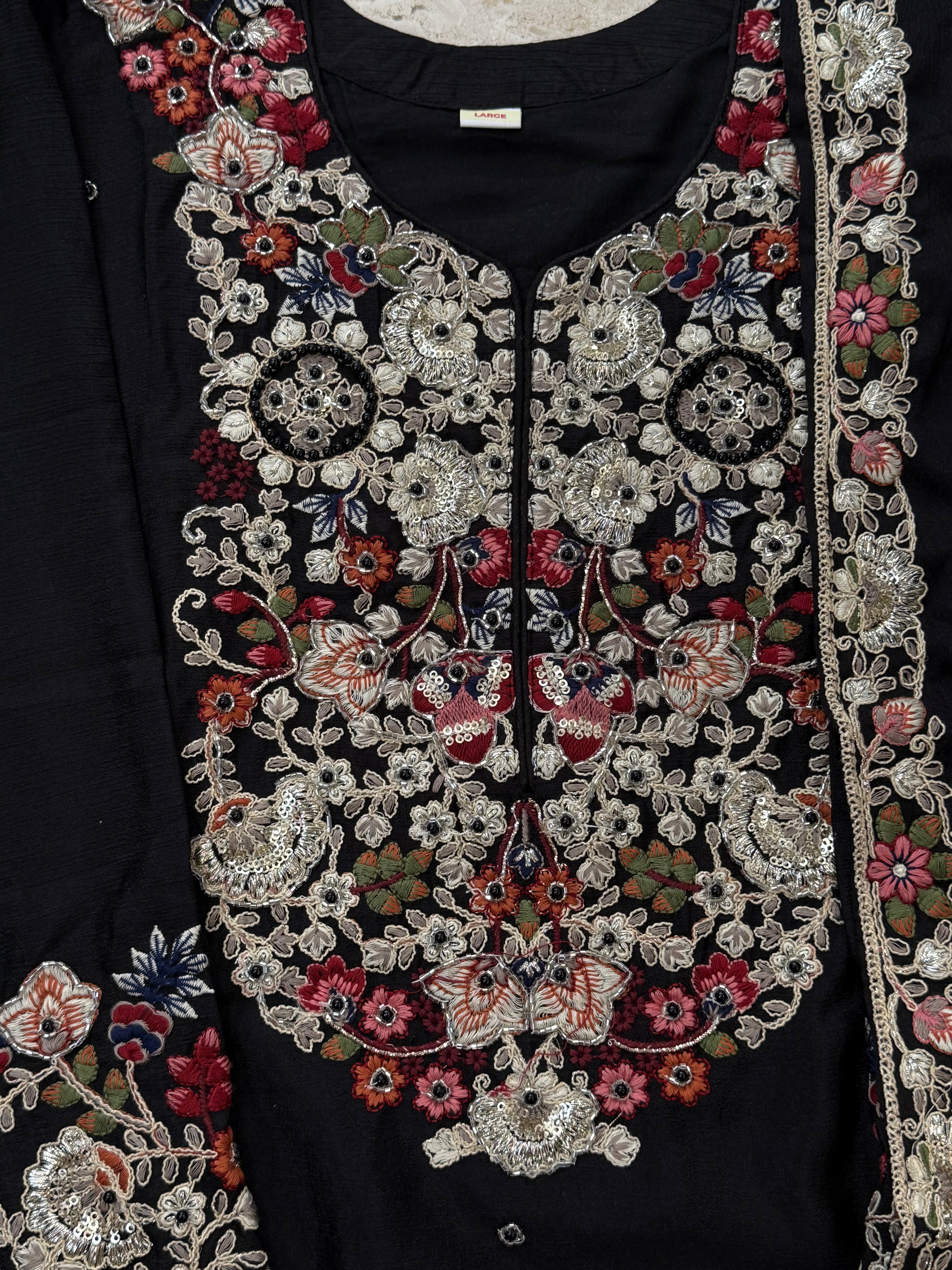 PARO SHIFFON HANDWORK SUIT 22 Q