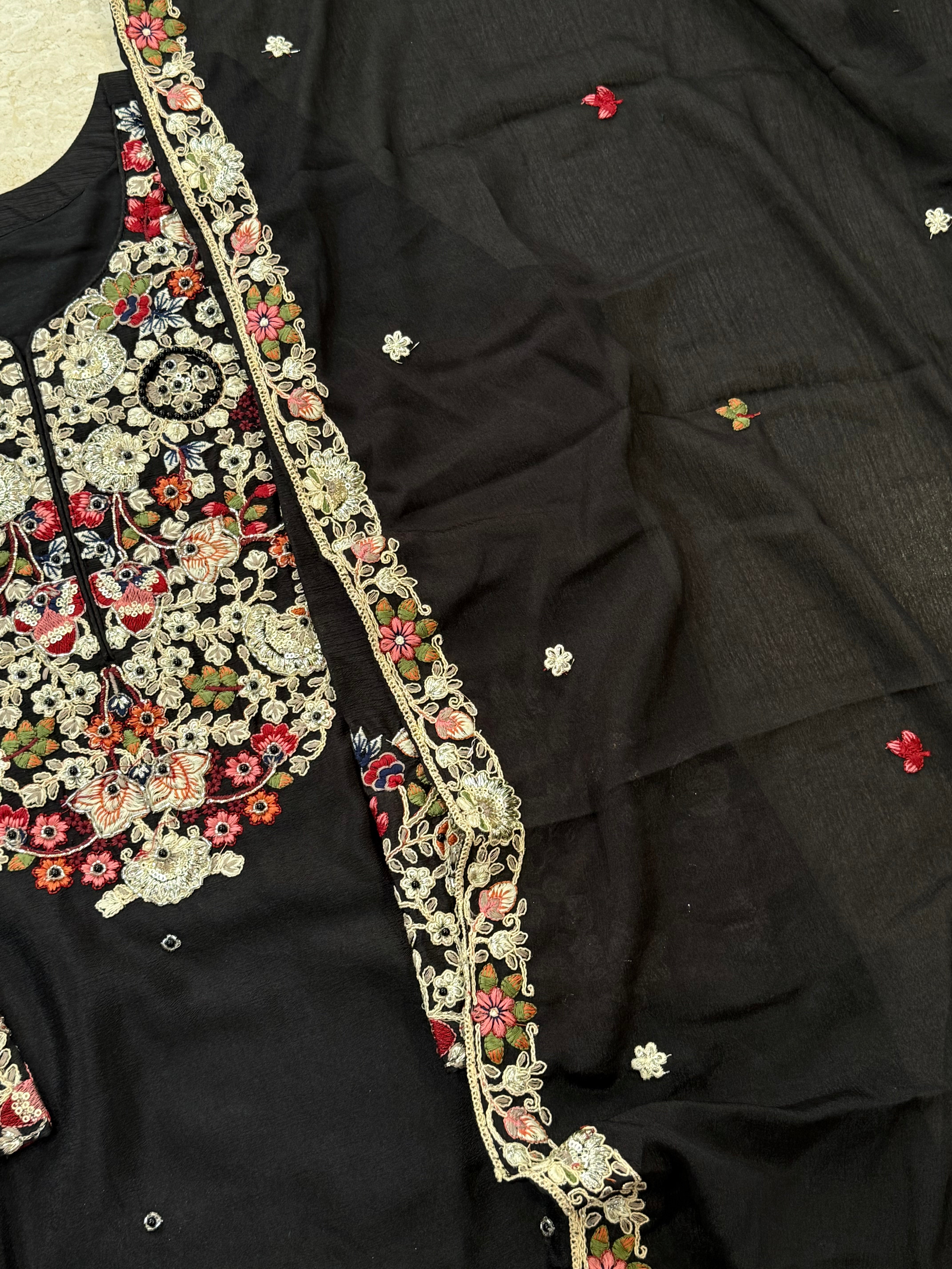 PARO SHIFFON HANDWORK SUIT 22 Q