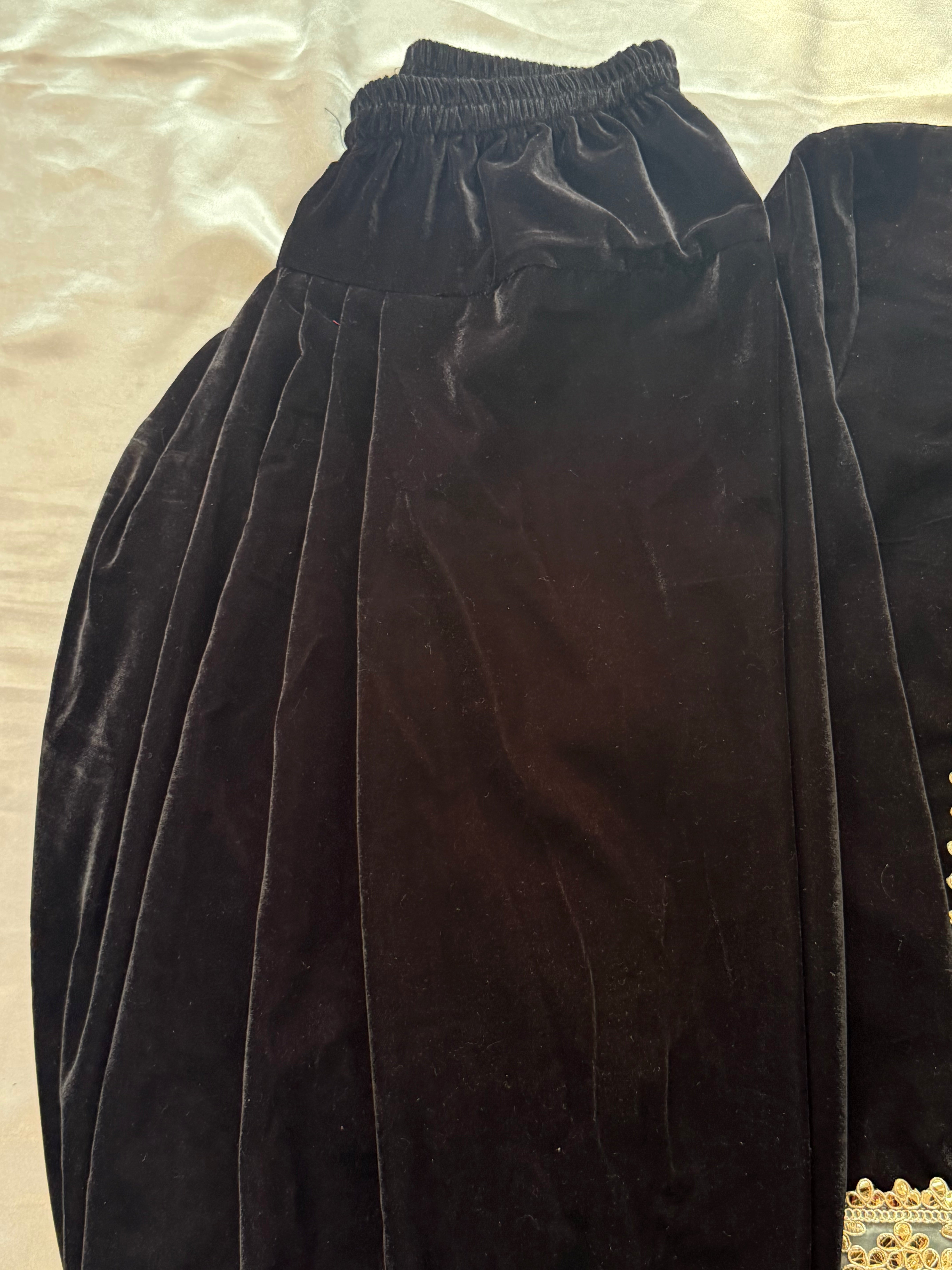 VELVET FARSHI READYMADE SUIT Q