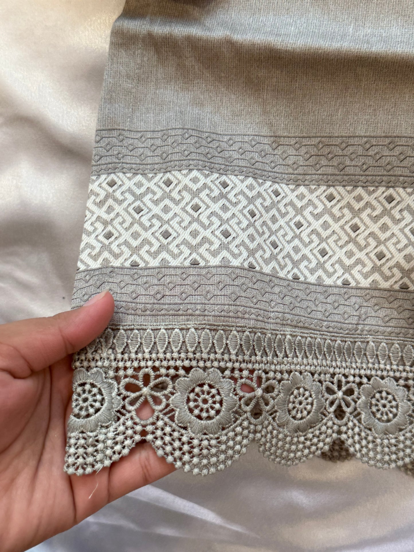 SHAMIANA LAWN READYMADE SUIT 4 Q
