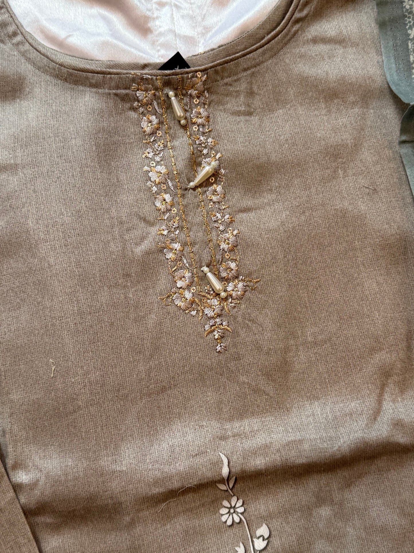 SHAMIANA LAWN READYMADE SUIT 4 Q