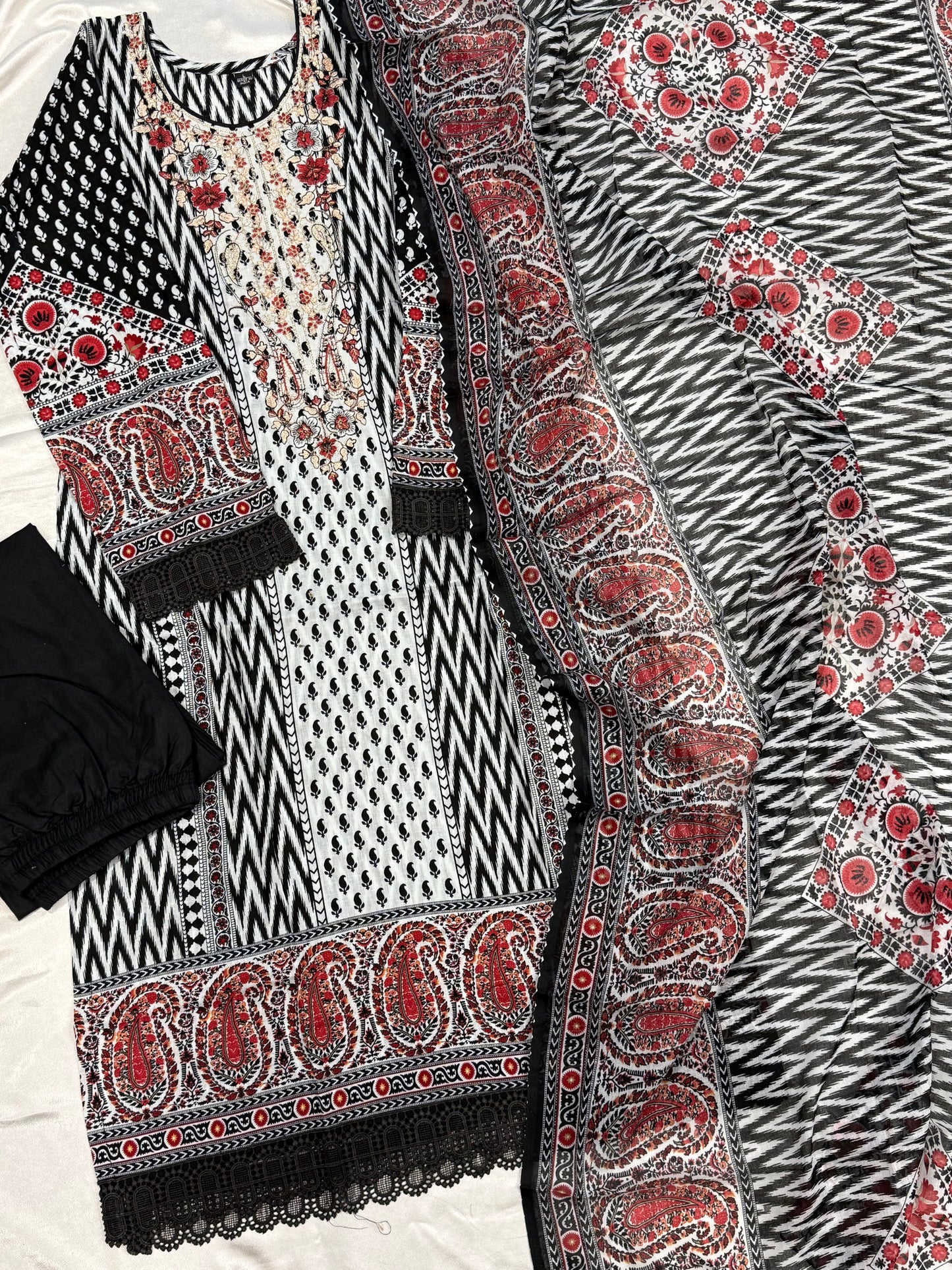 ELAHE BLACK LAWN READYMADE SUIT 4 Q