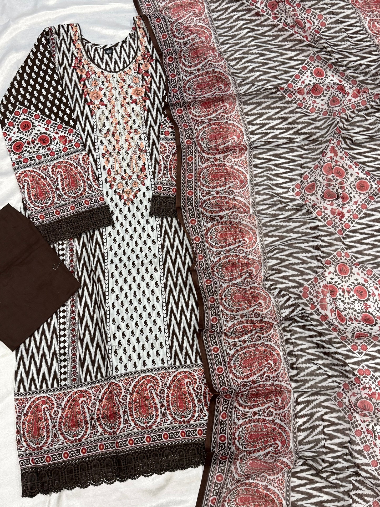 ELAHE LAWN READYMADE SUIT 1 Q